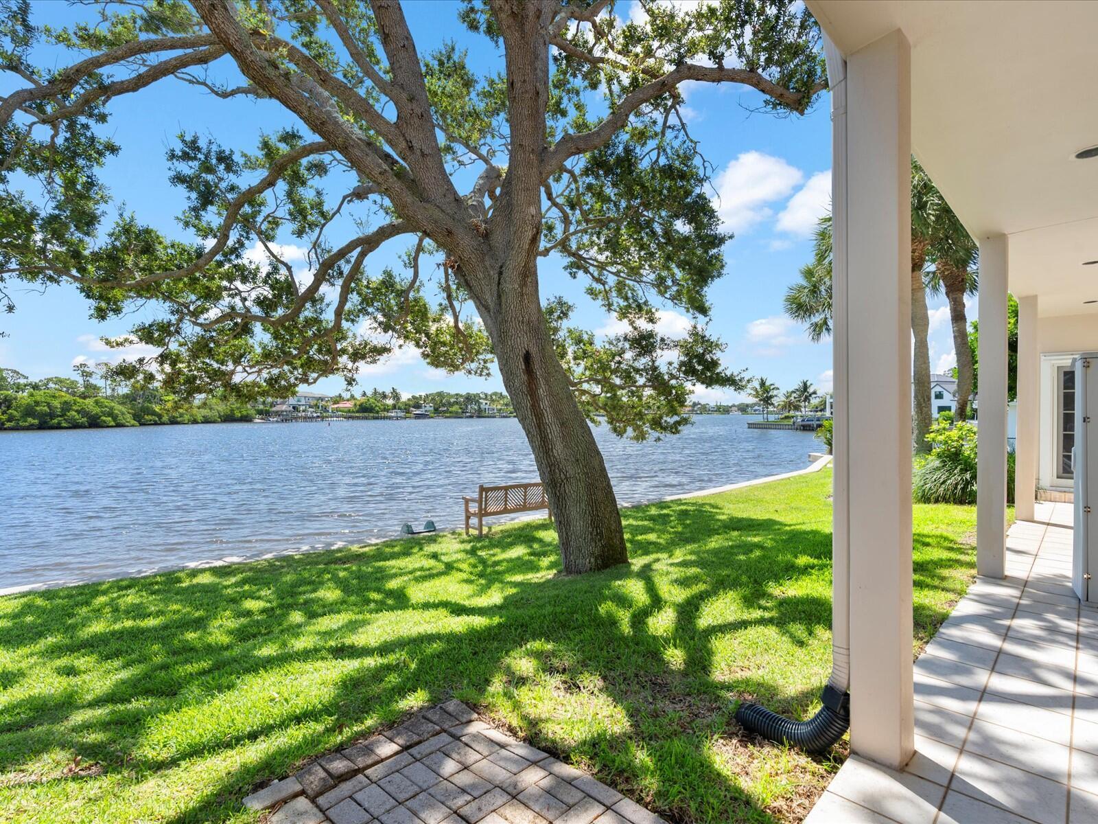 COUNTRY CLUB POINT - Residential