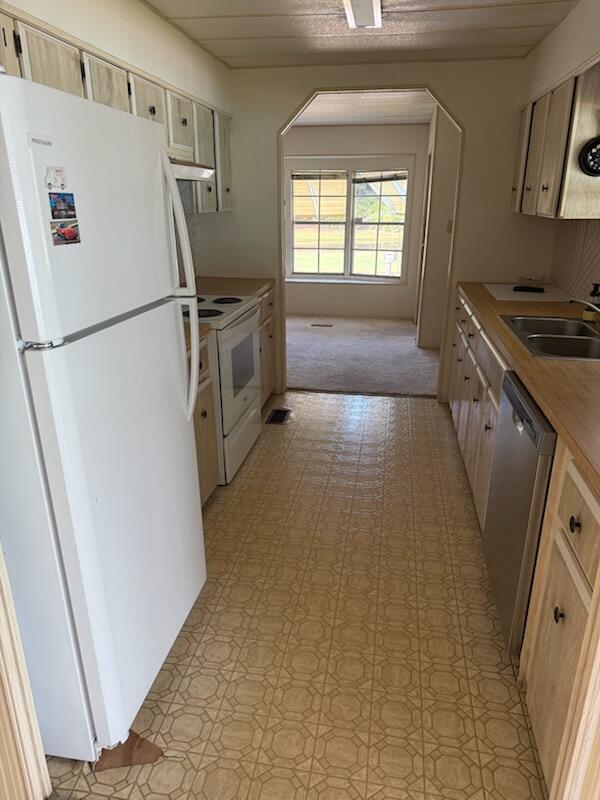 SPANISH LAKES GOLF VILLAGE - Residential