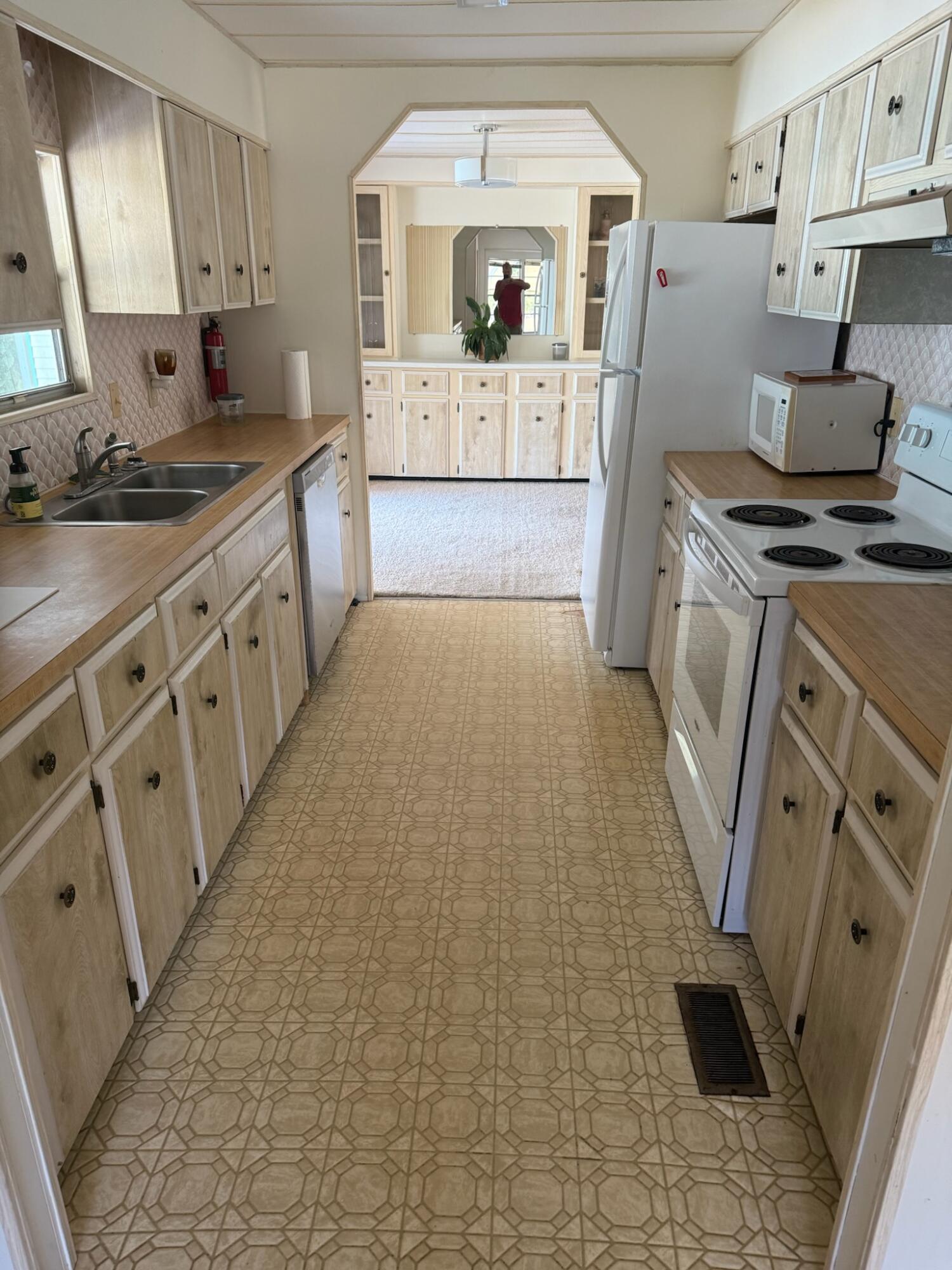 SPANISH LAKES GOLF VILLAGE - Residential