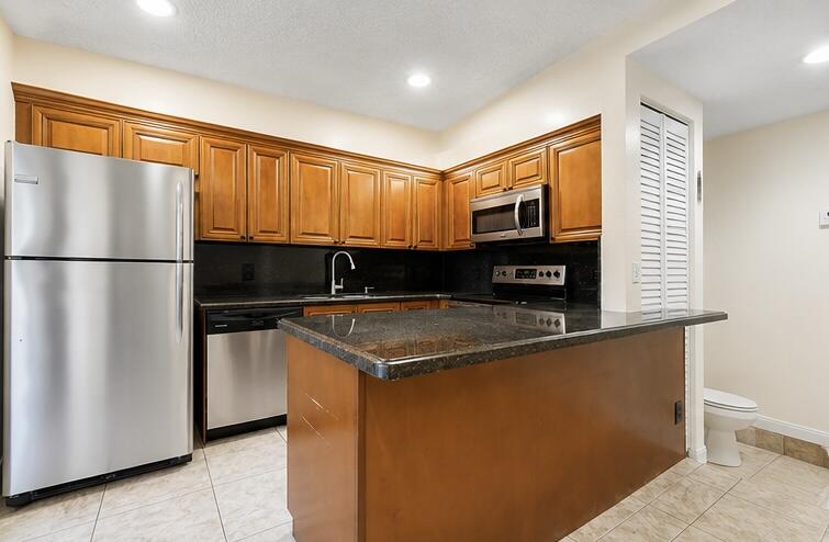 LAKEWOOD OF PALM SPRINGS - Residential