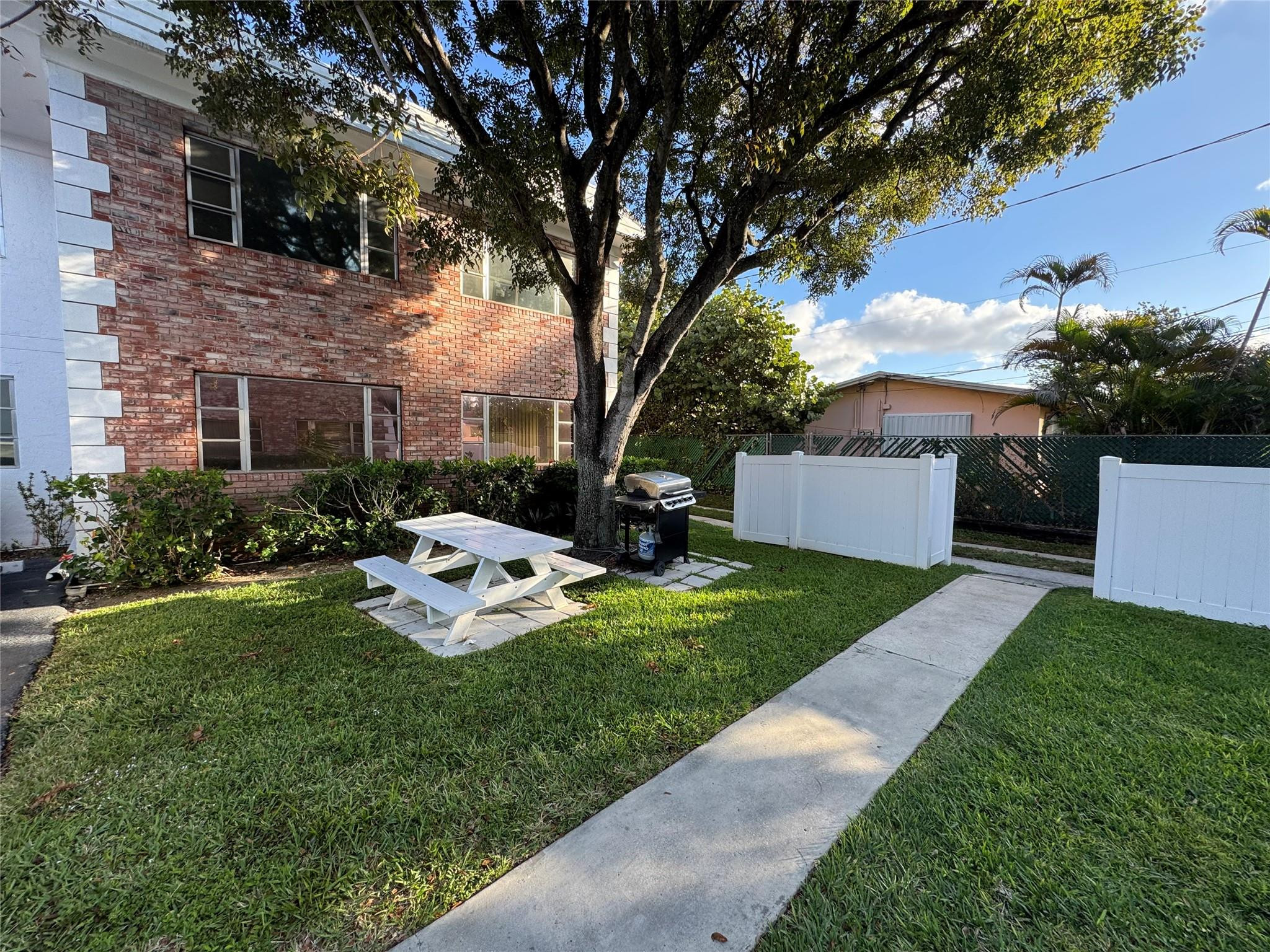 THE VIRGINIAN APARTMENTS - Residential