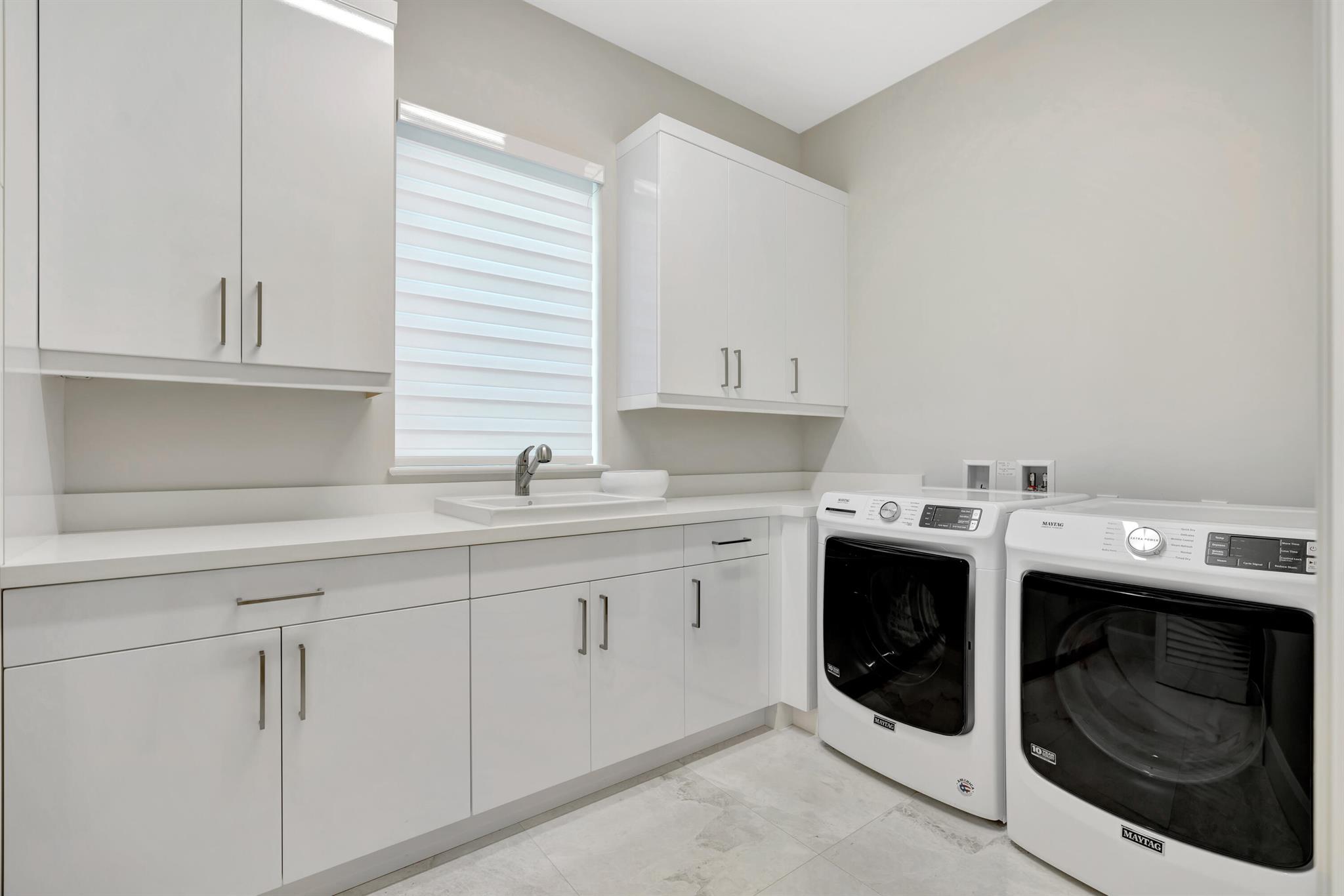 ADMIRALS COVE - Residential