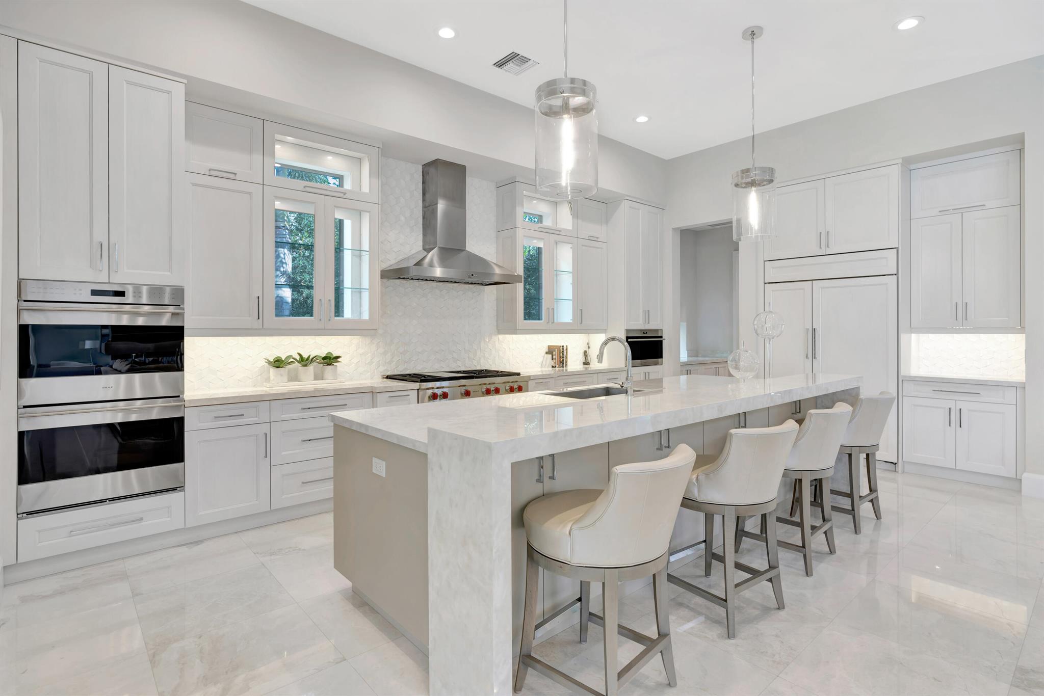 ADMIRALS COVE - Residential