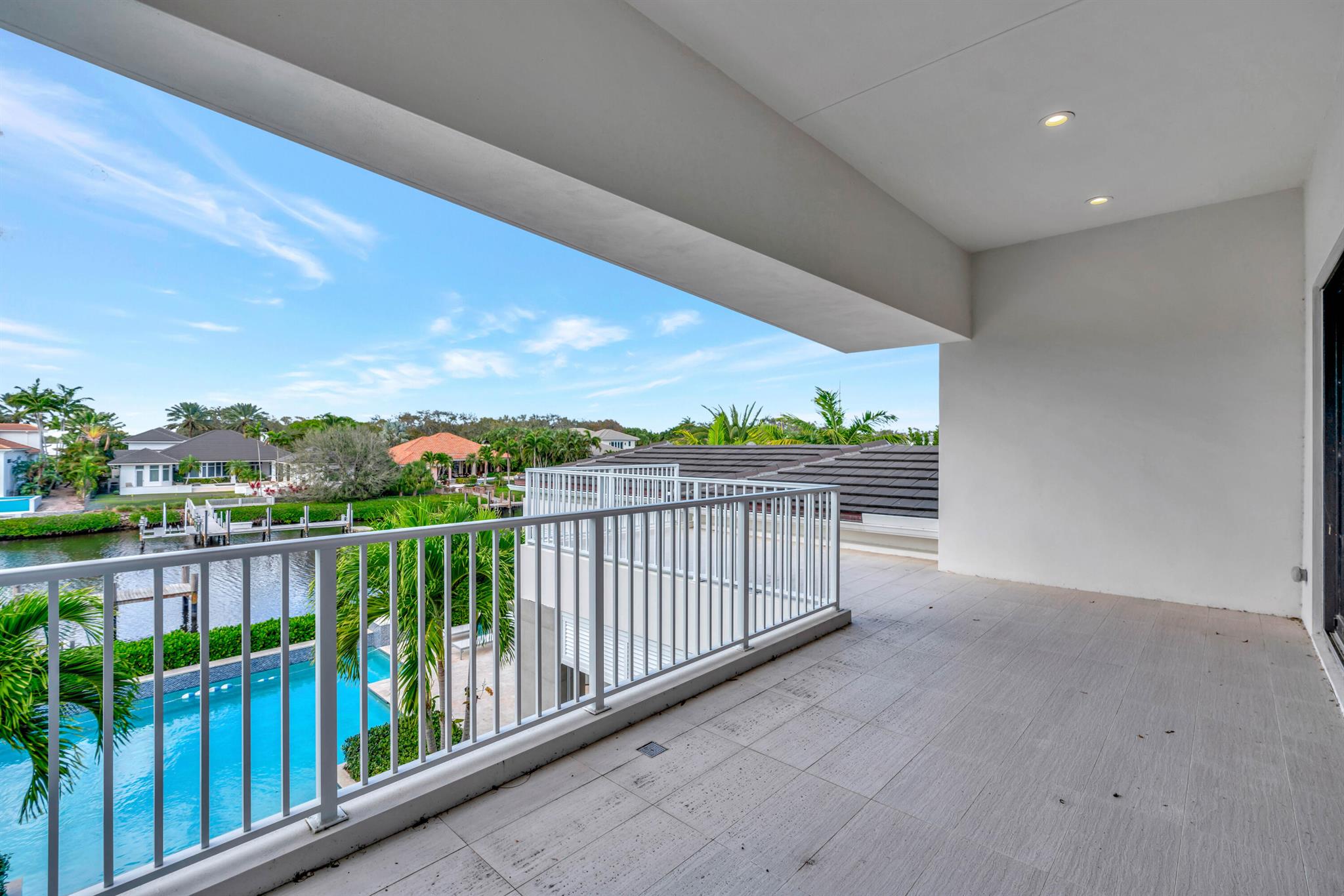 ADMIRALS COVE - Residential