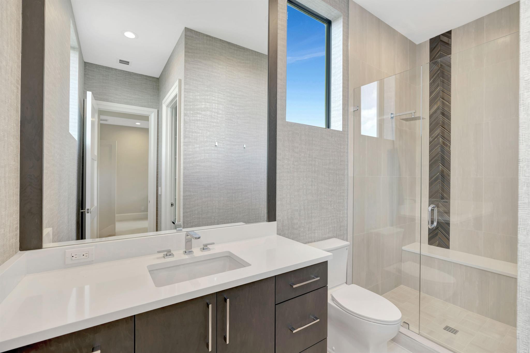 ADMIRALS COVE - Residential