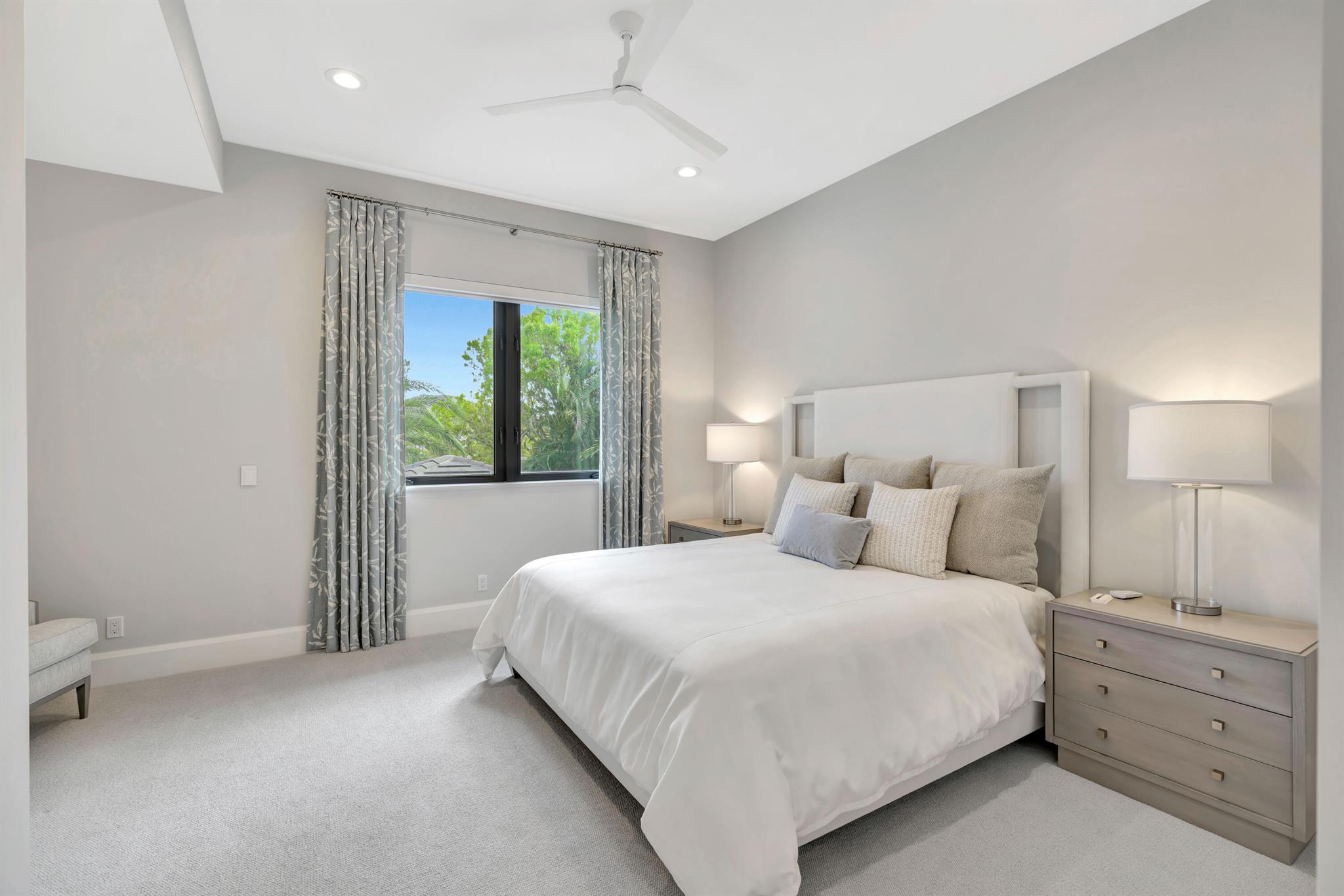ADMIRALS COVE - Residential