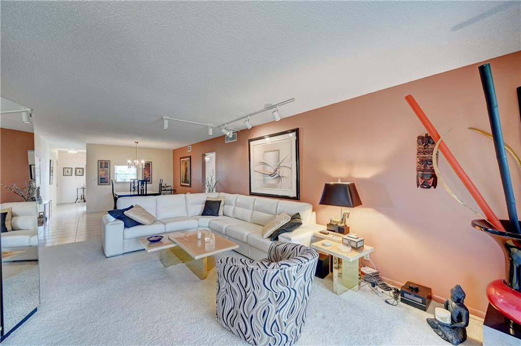WYNMOOR COUNTRY CLUB - Residential