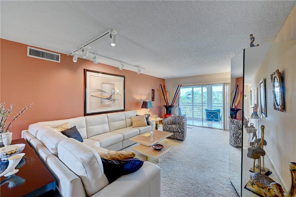 WYNMOOR COUNTRY CLUB - Residential