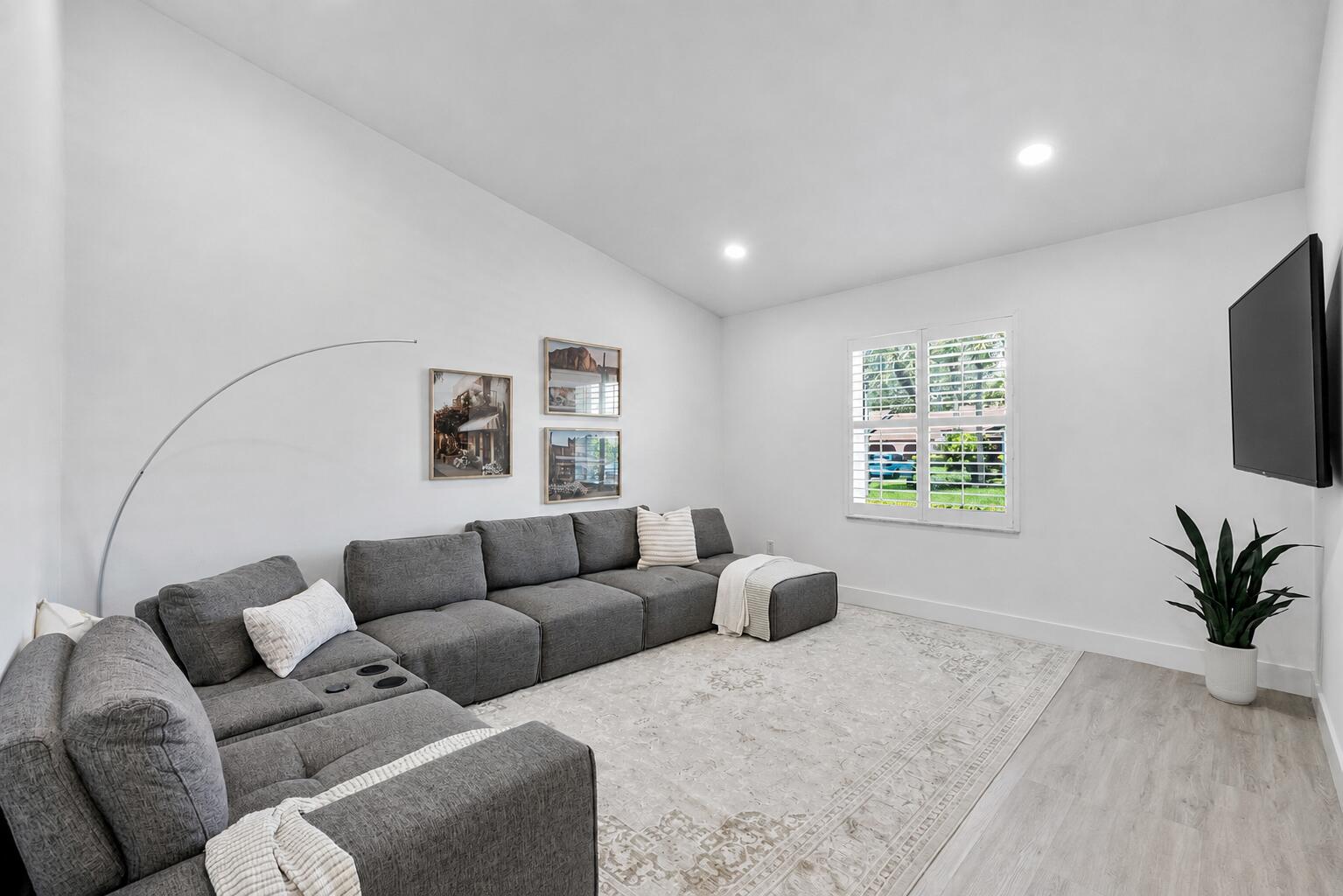 SANDALFOOT COVE SEC 10 - Residential