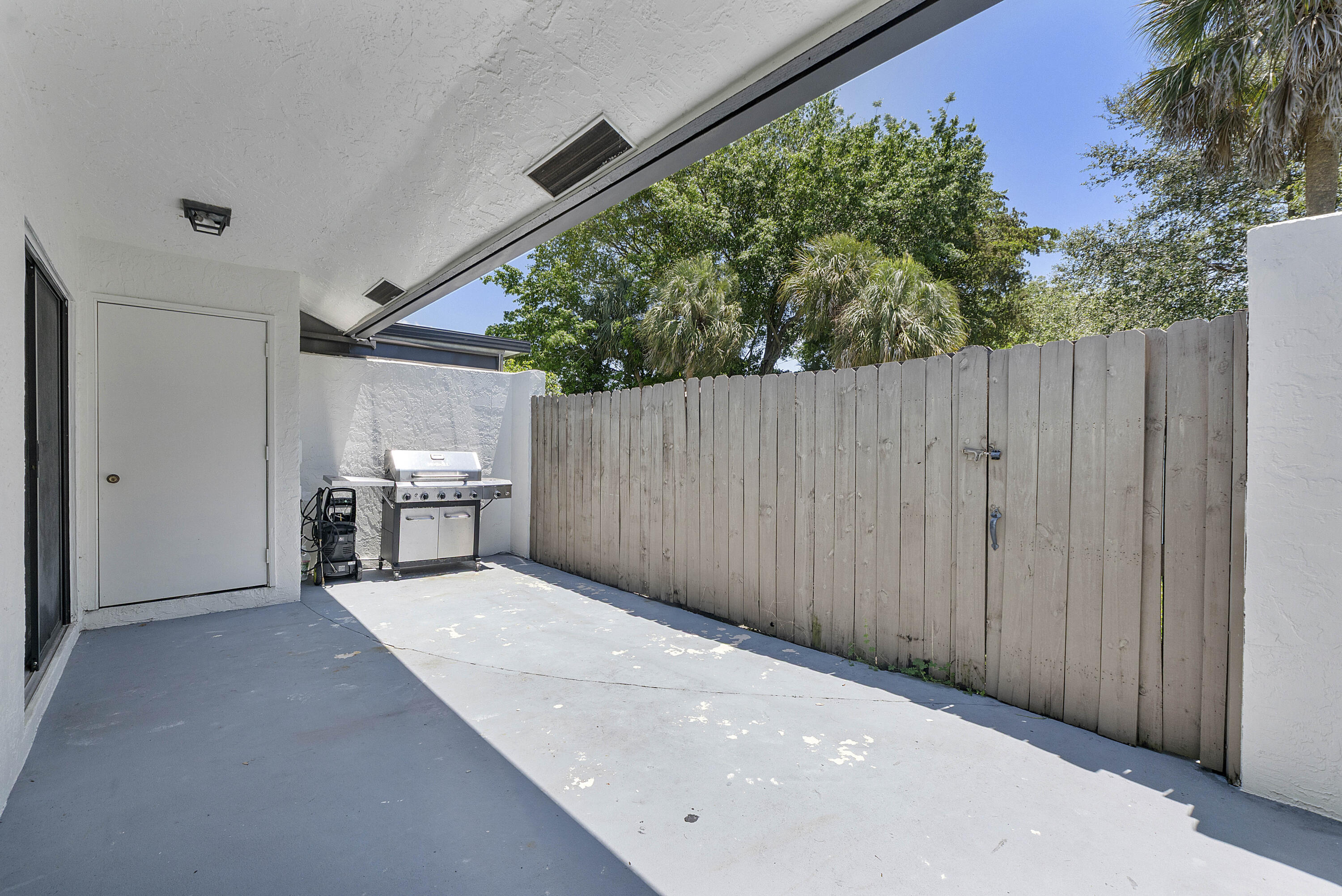SANDALFOOT COVE SEC 10 - Residential