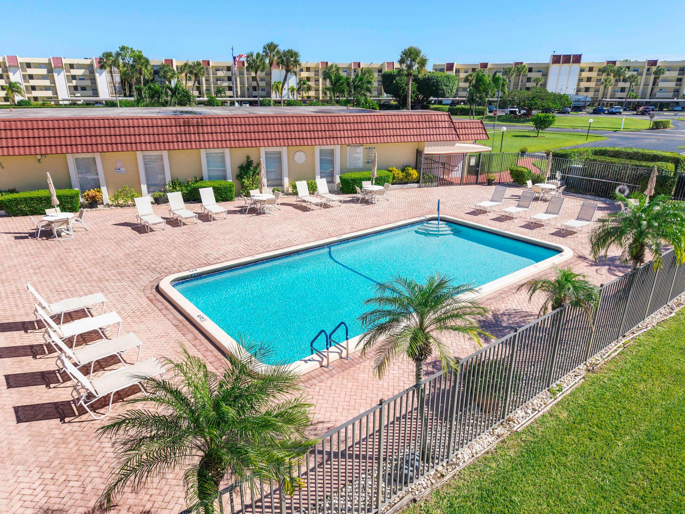 SANDALFOOT COVE SEC 10 - Residential