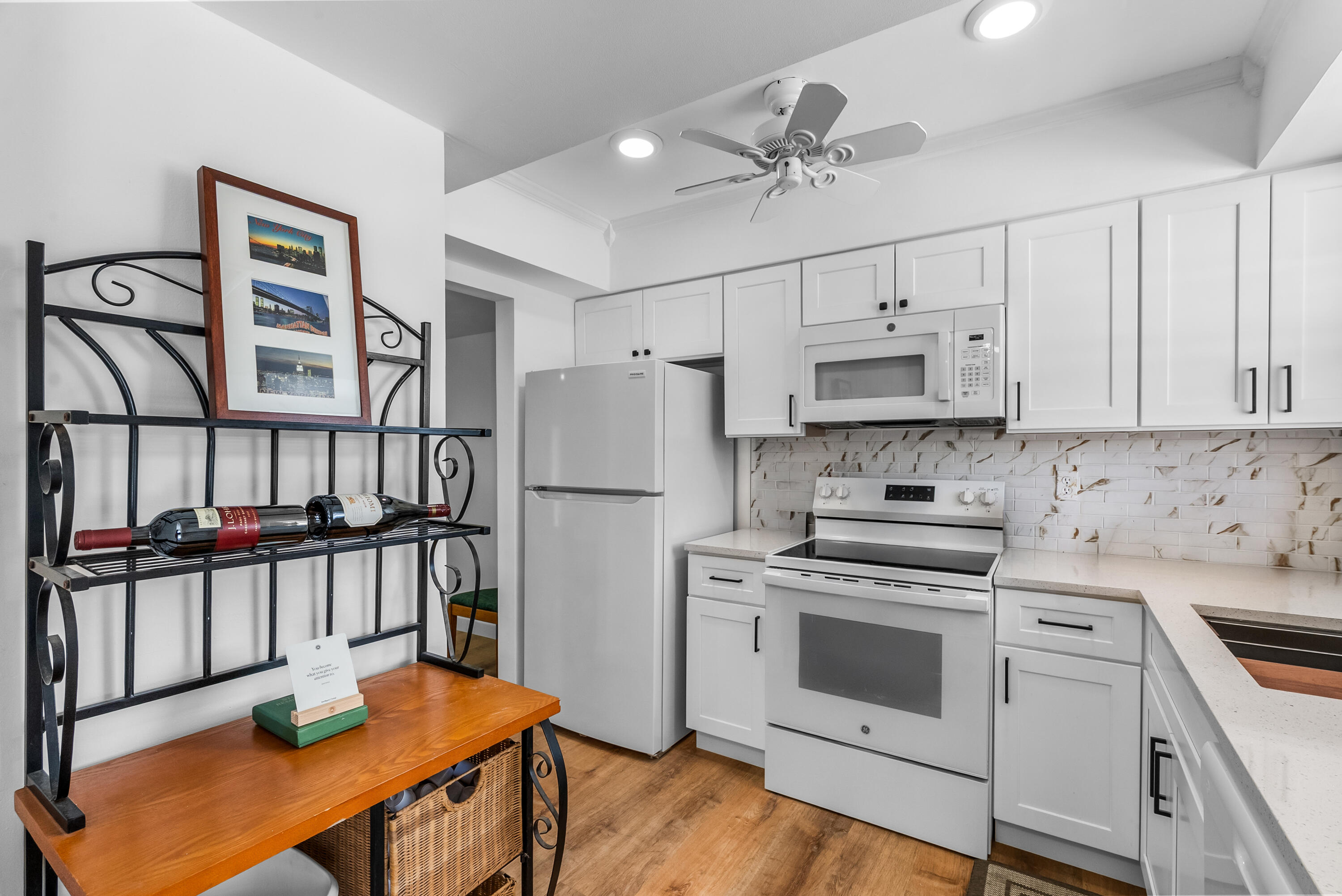 THE LITTLE CLUB CONDO - Residential