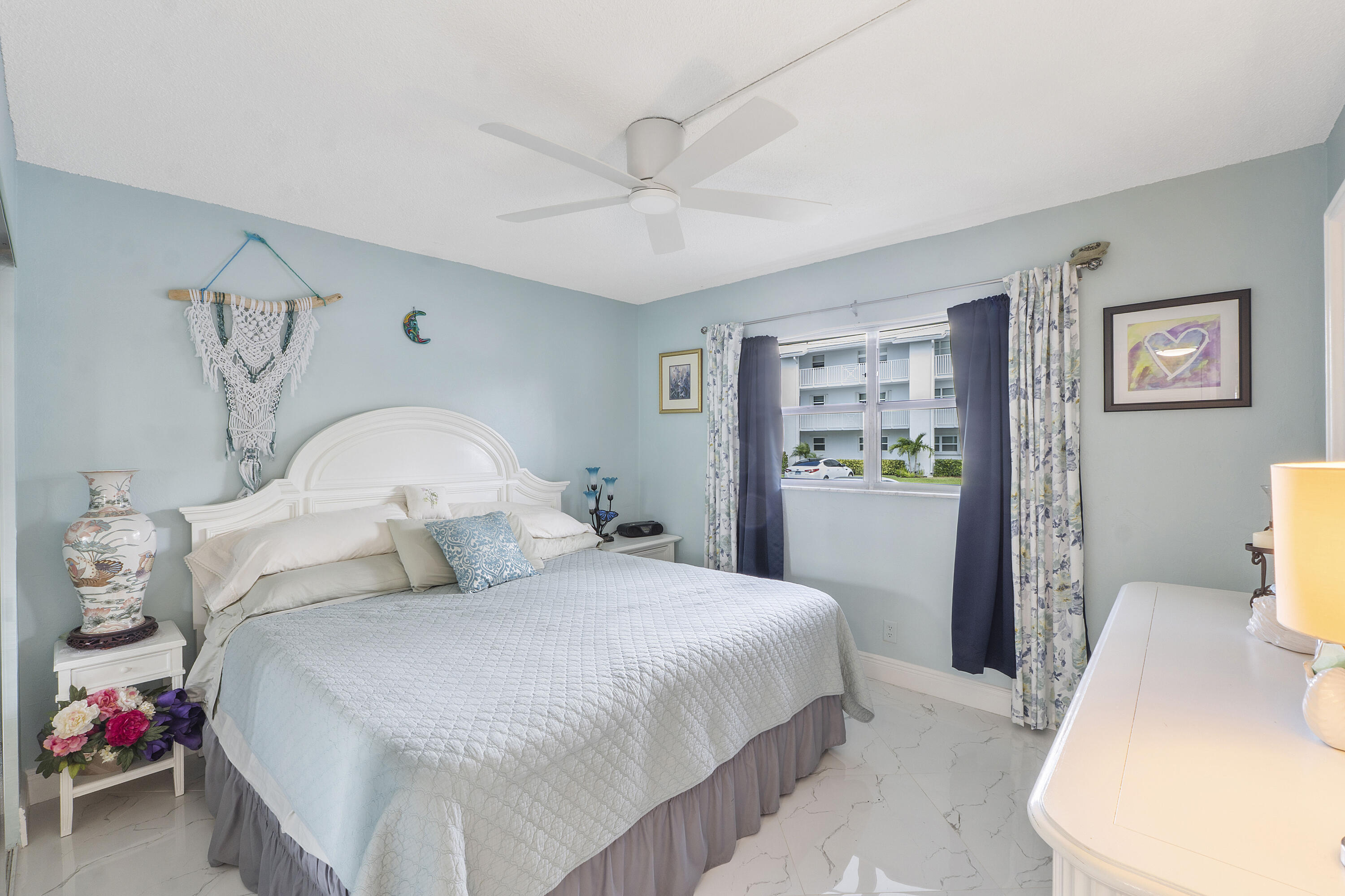 QUEENS COVE HOUSE CONDO - Residential