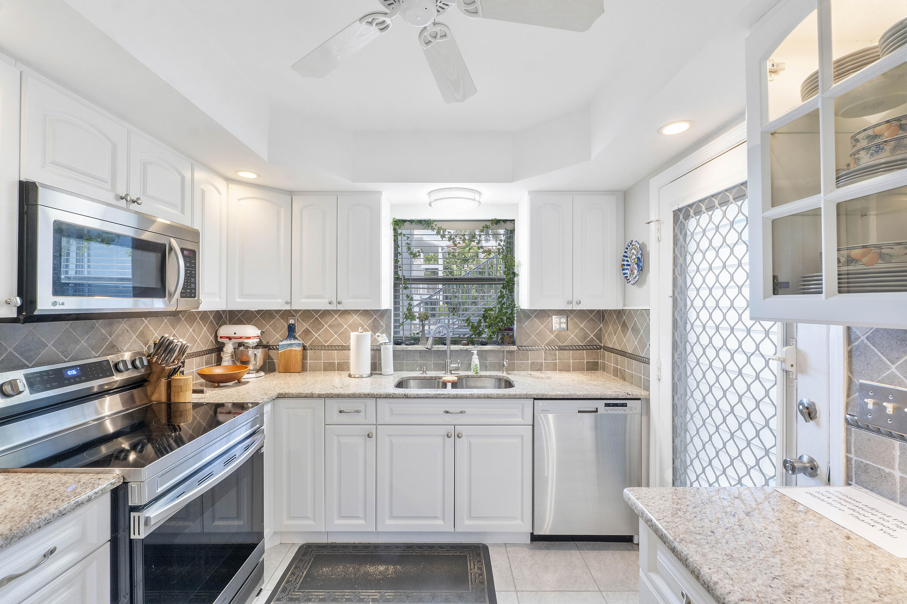 QUEENS COVE HOUSE CONDO - Residential