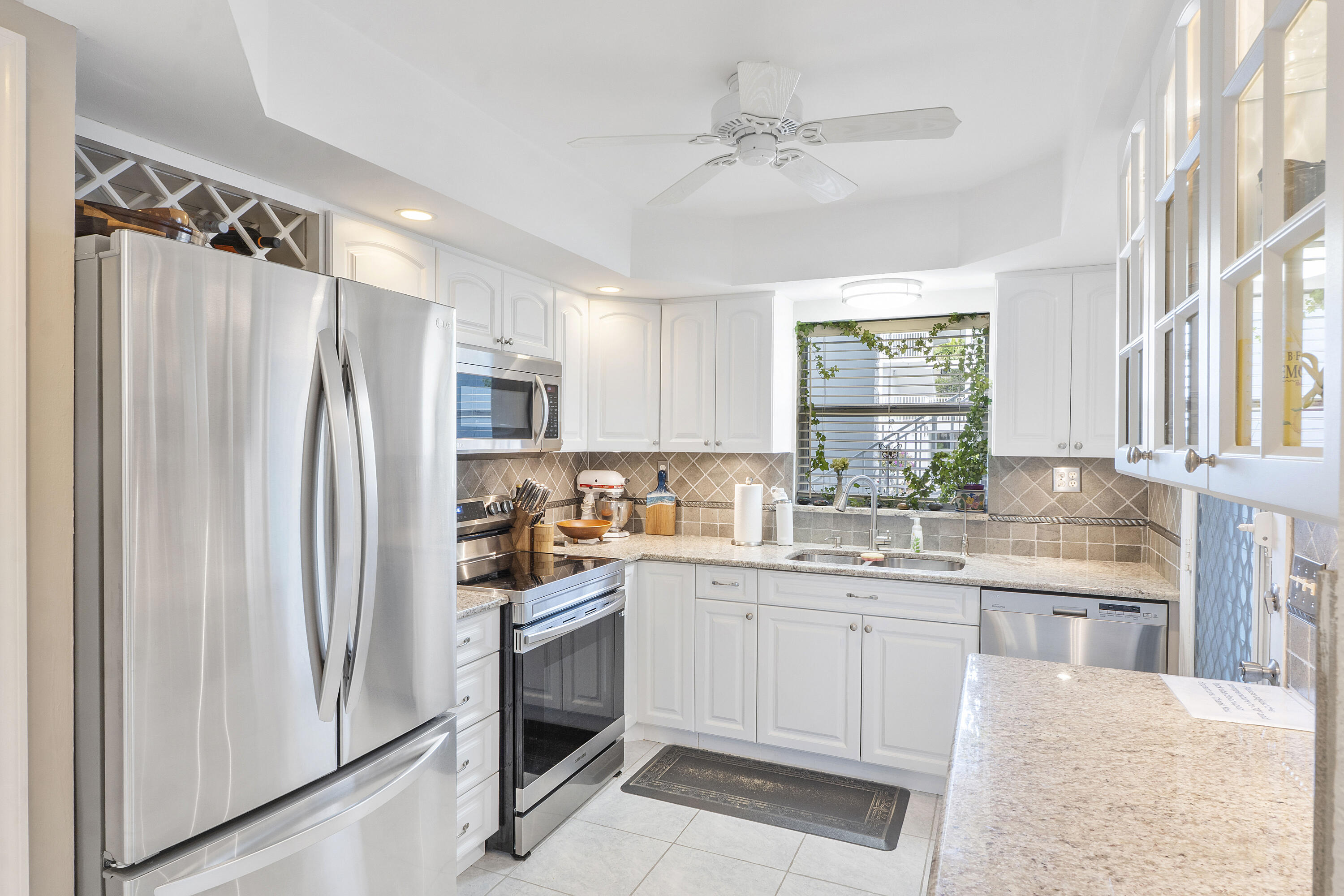QUEENS COVE HOUSE CONDO - Residential