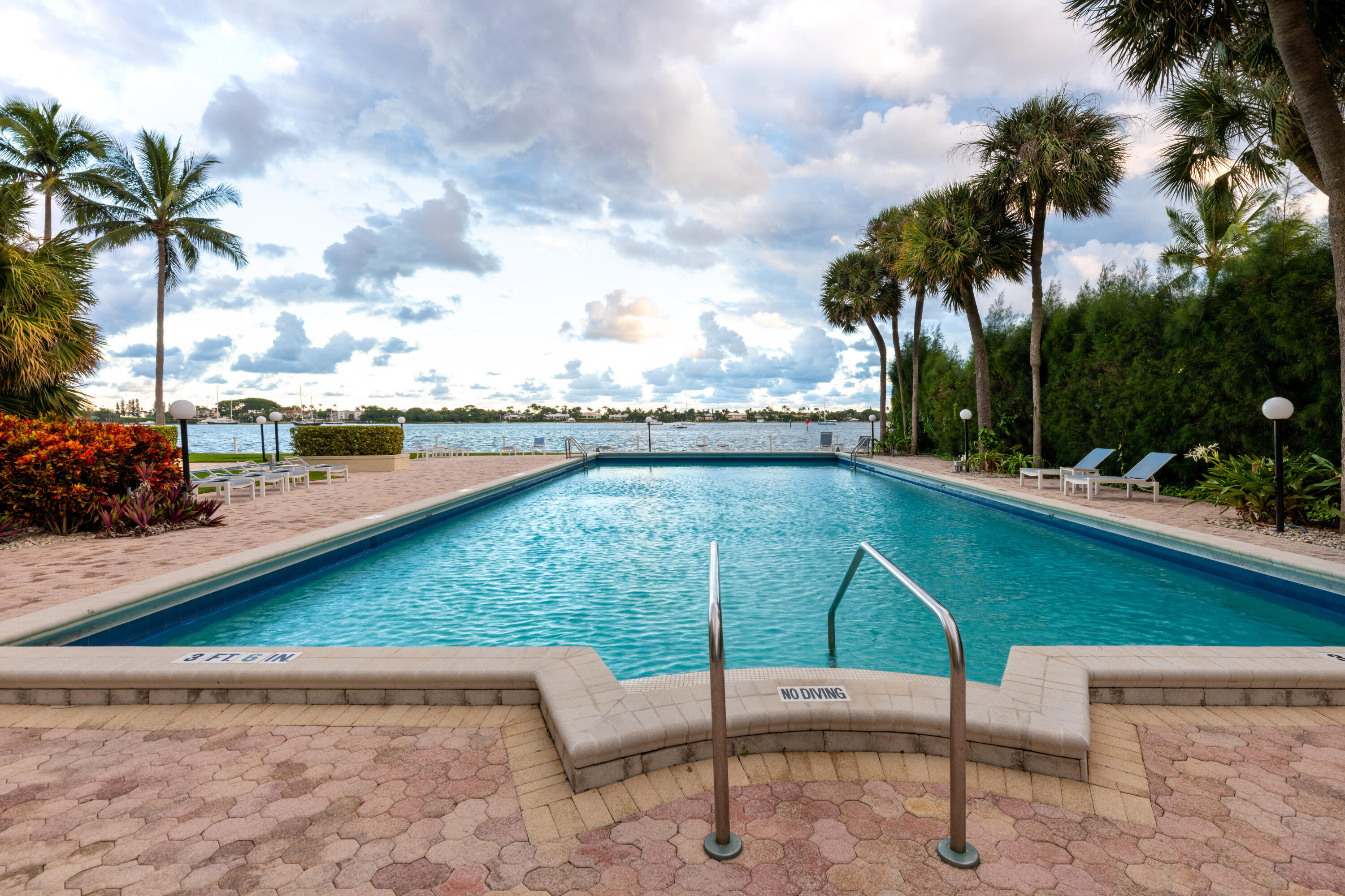 LA FONTANA APTS OF PALM BEACH INC - Residential