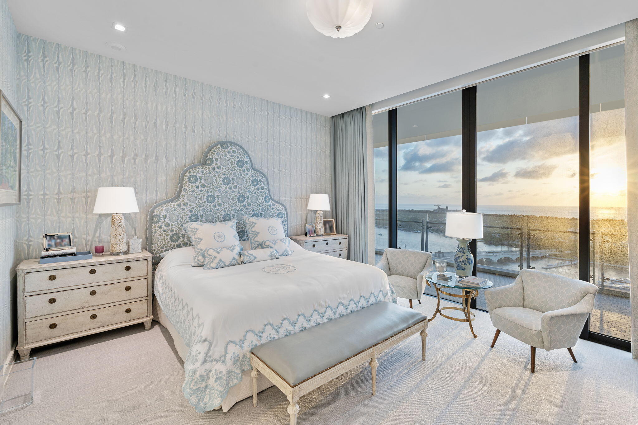 BRISTOL CONDO - Residential
