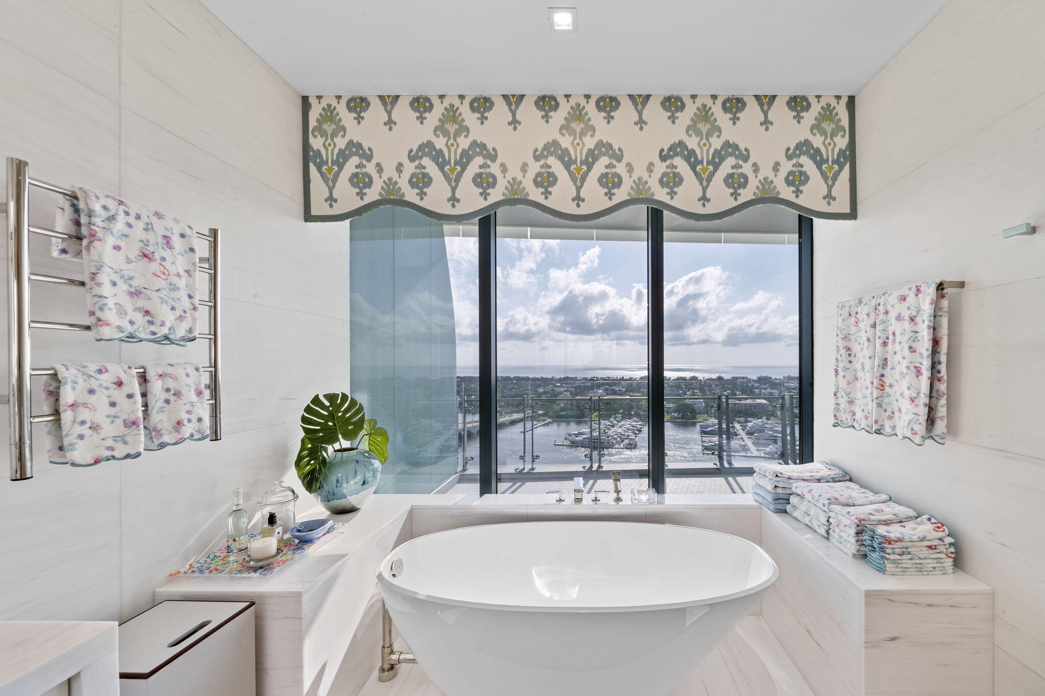 BRISTOL CONDO - Residential