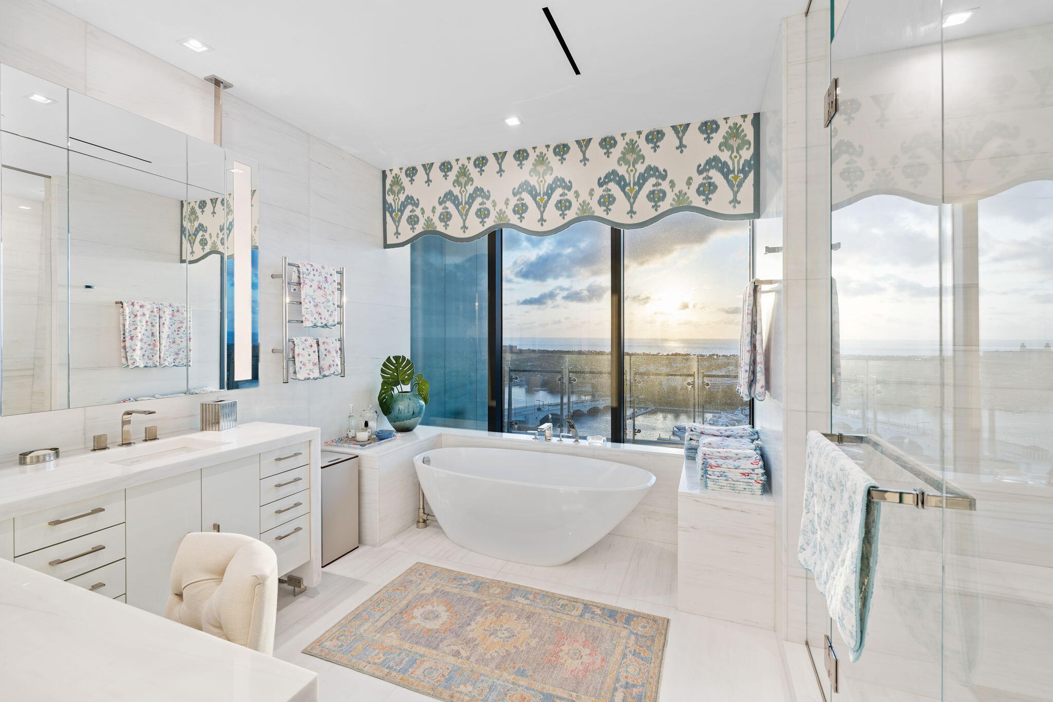 BRISTOL CONDO - Residential