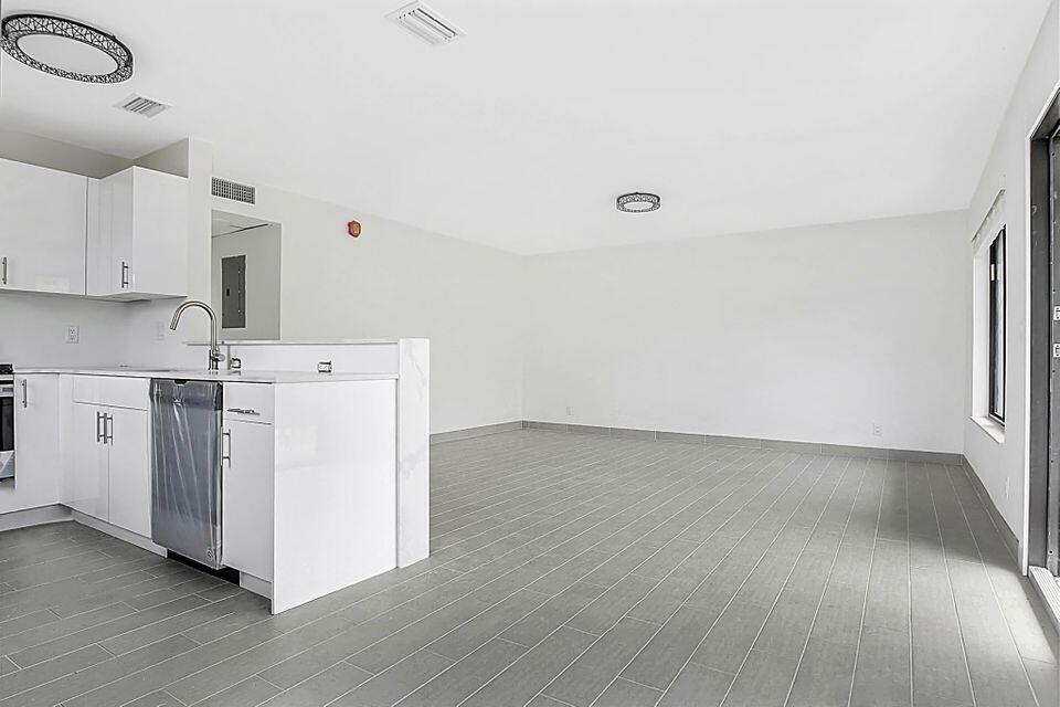 PALM BEACH SHORES - Residential Income