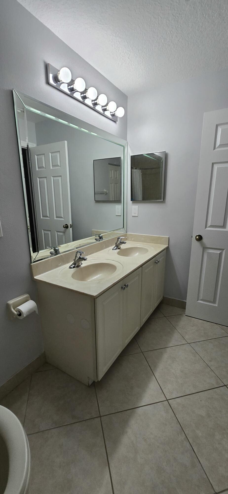 MARTINS CROSSING - Residential Lease