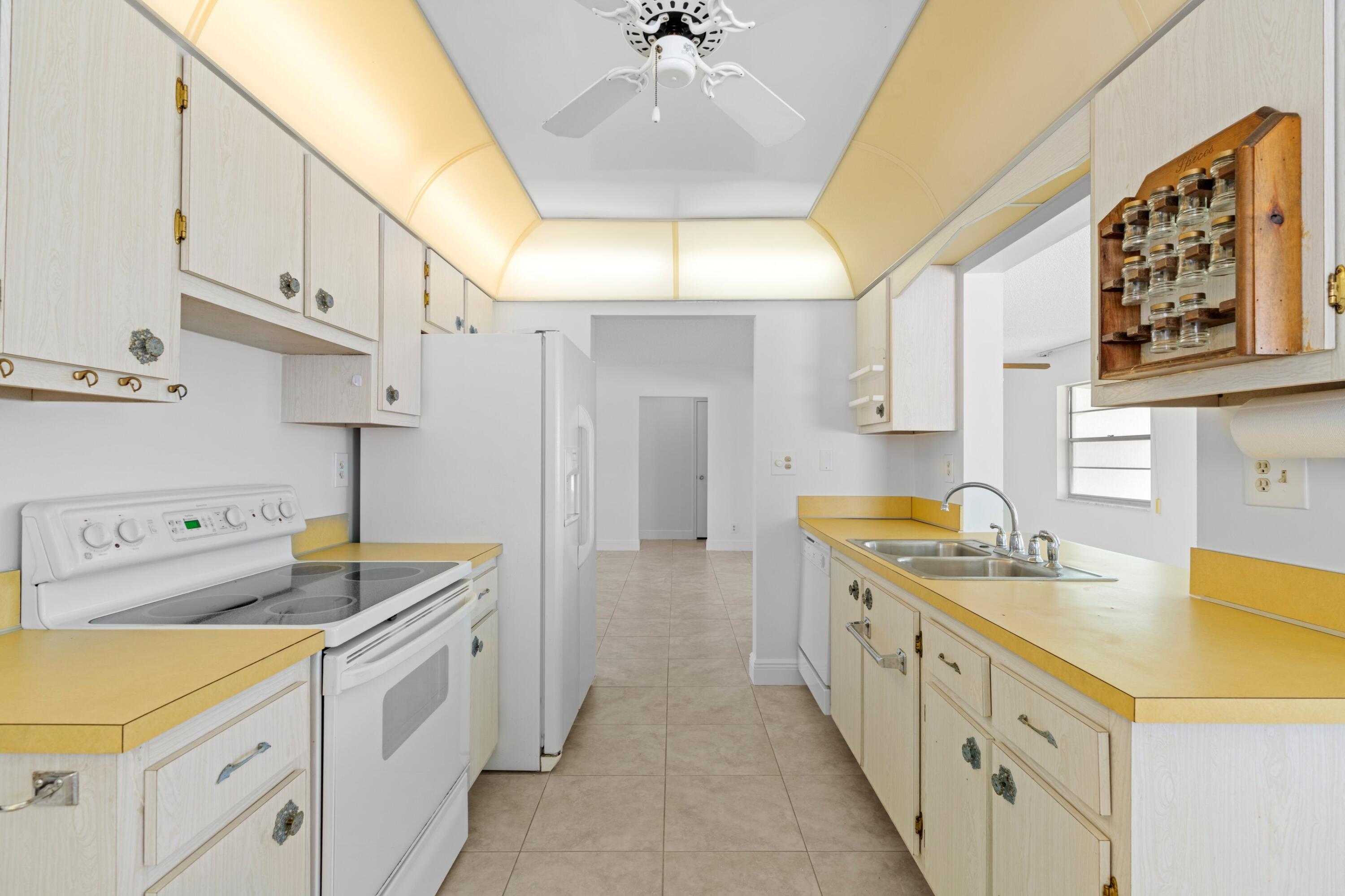 PALM BEACH LEISUREVILLE SEC 10 - Residential