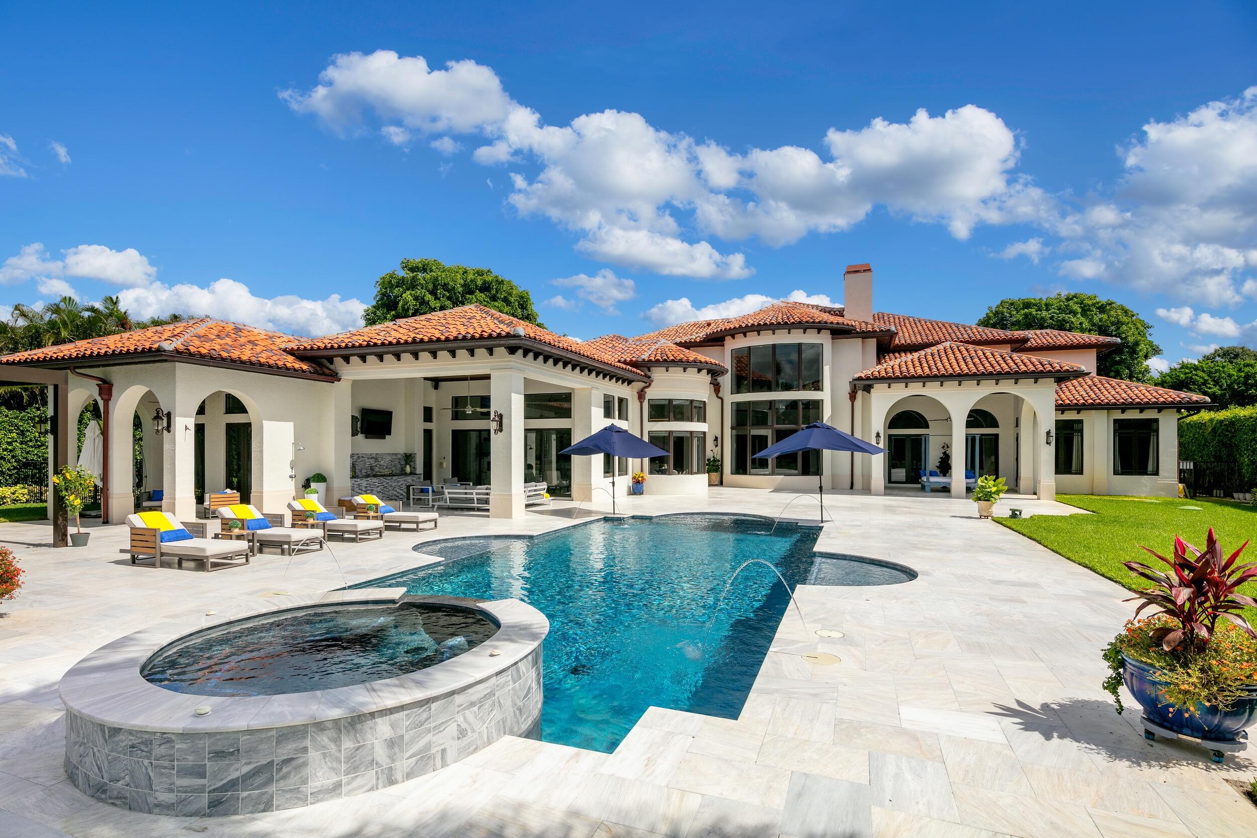 LONG LAKE ESTATES - Residential