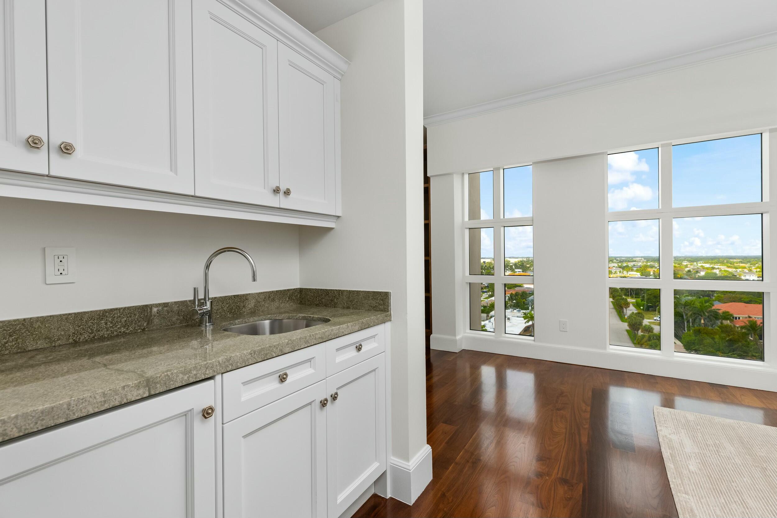Luxuria - Residential