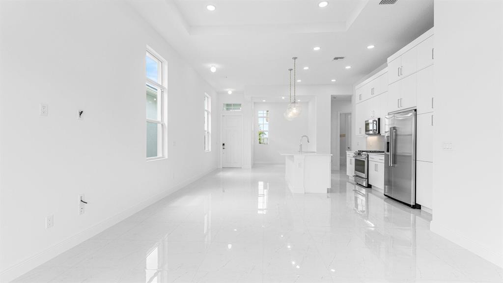 CRESSWIND PALM BEACH - Residential Lease