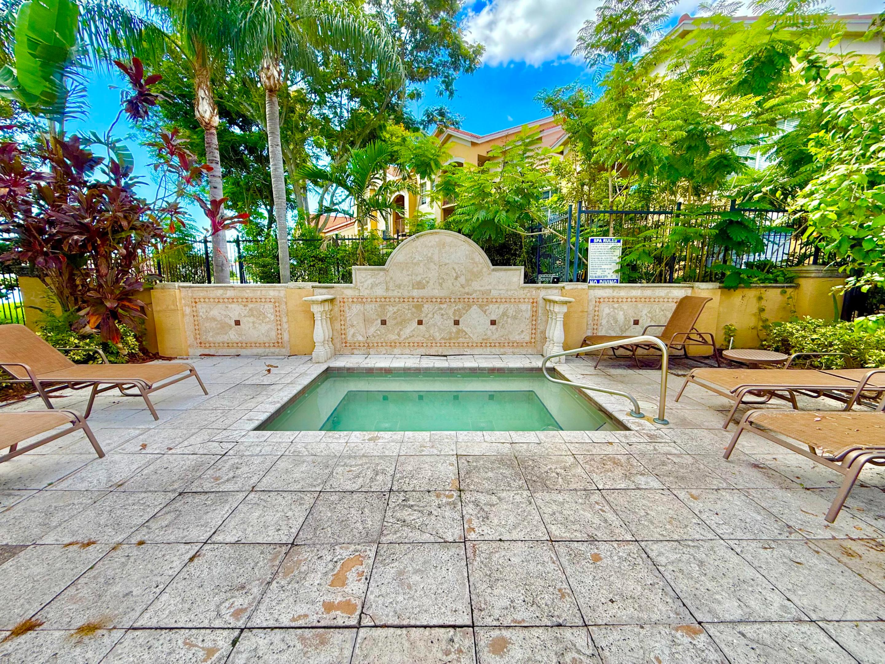 EMERALD ISLE AT LAGUNA LAKES CONDO - Residential