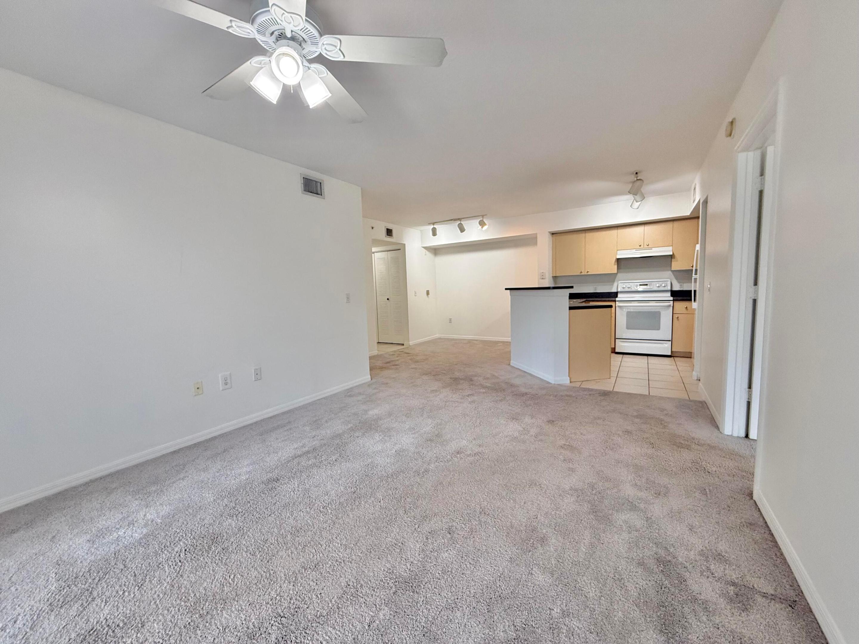 EMERALD ISLE AT LAGUNA LAKES CONDO - Residential