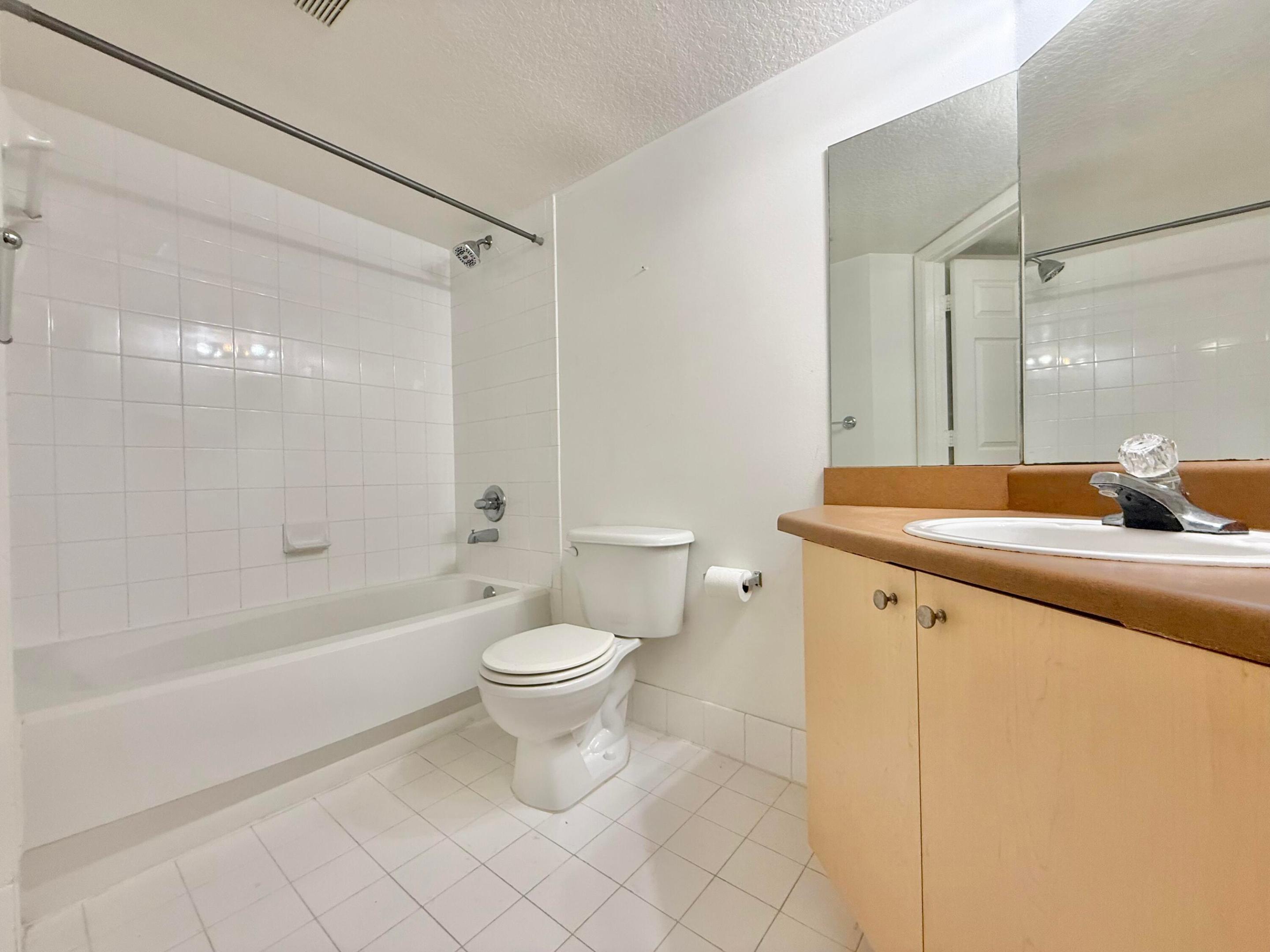 EMERALD ISLE AT LAGUNA LAKES CONDO - Residential