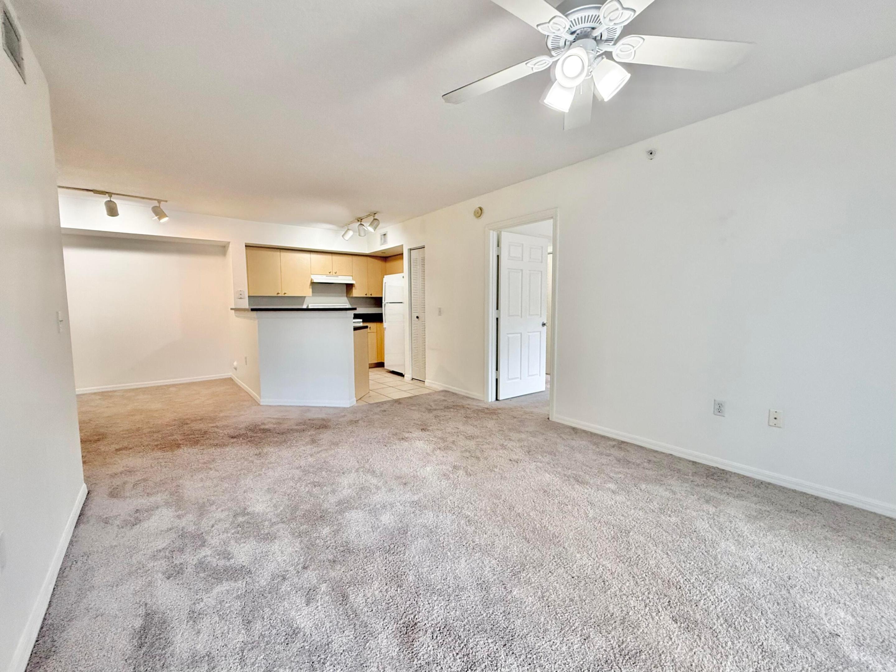 EMERALD ISLE AT LAGUNA LAKES CONDO - Residential
