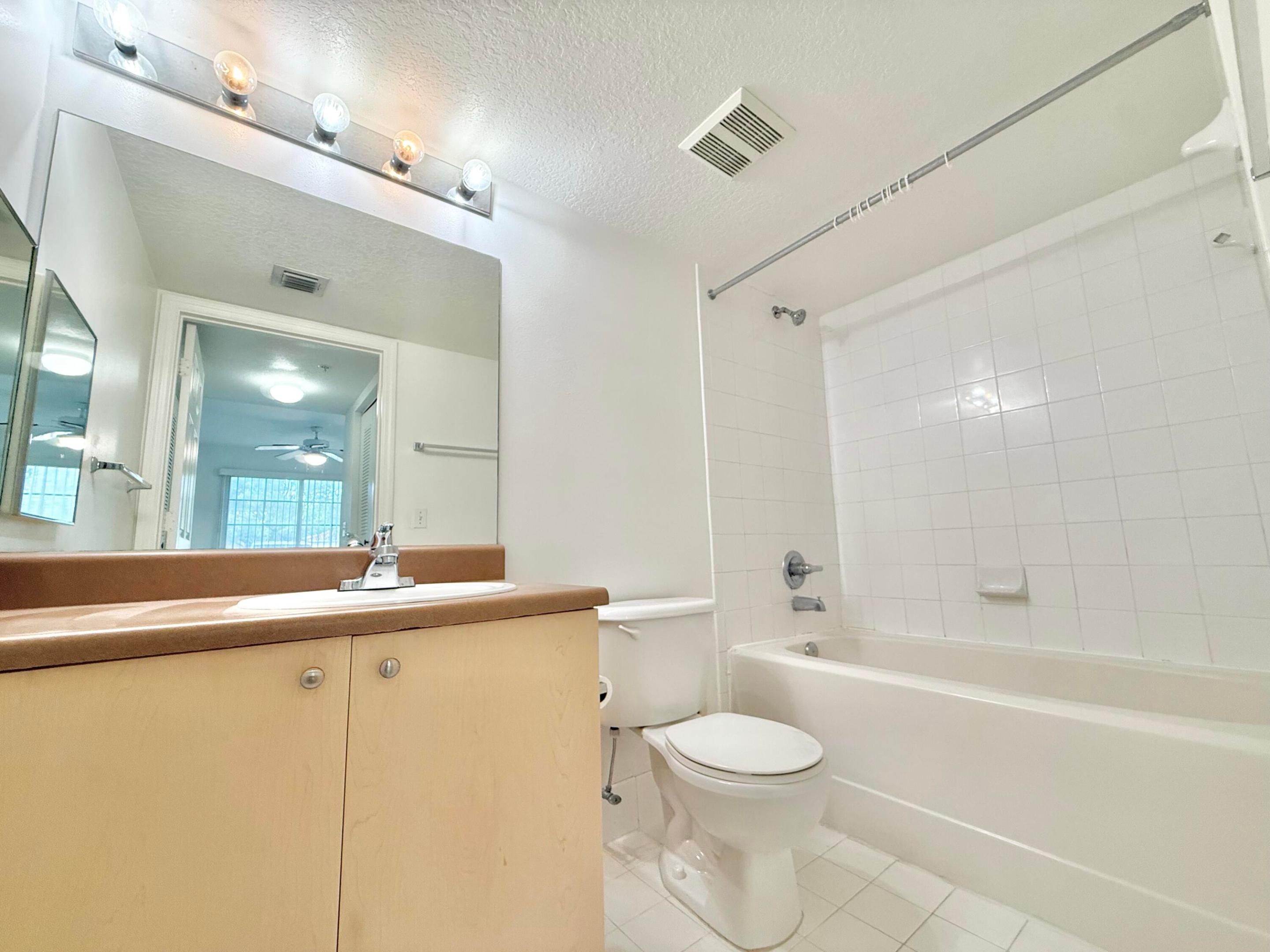 EMERALD ISLE AT LAGUNA LAKES CONDO - Residential
