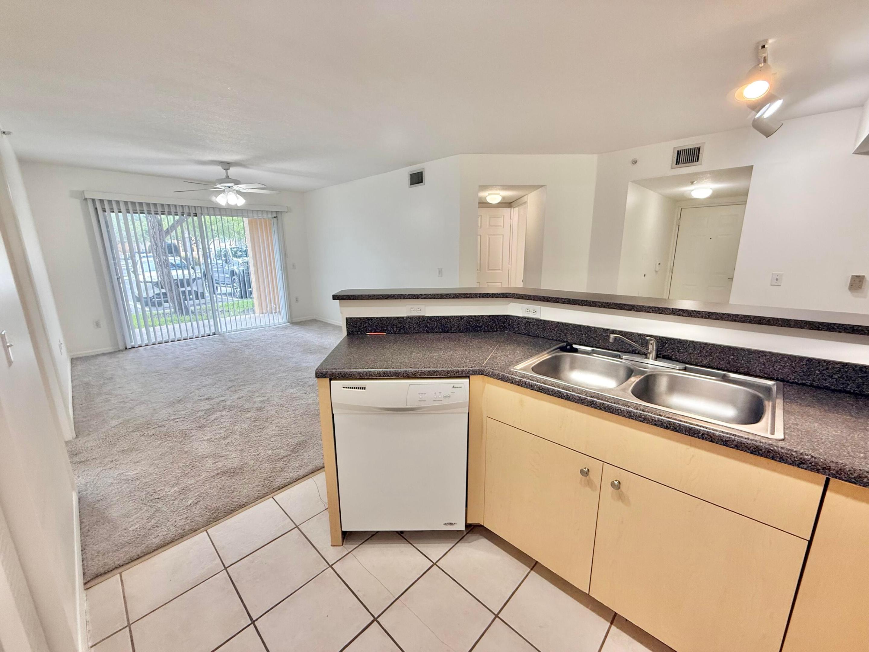 EMERALD ISLE AT LAGUNA LAKES CONDO - Residential