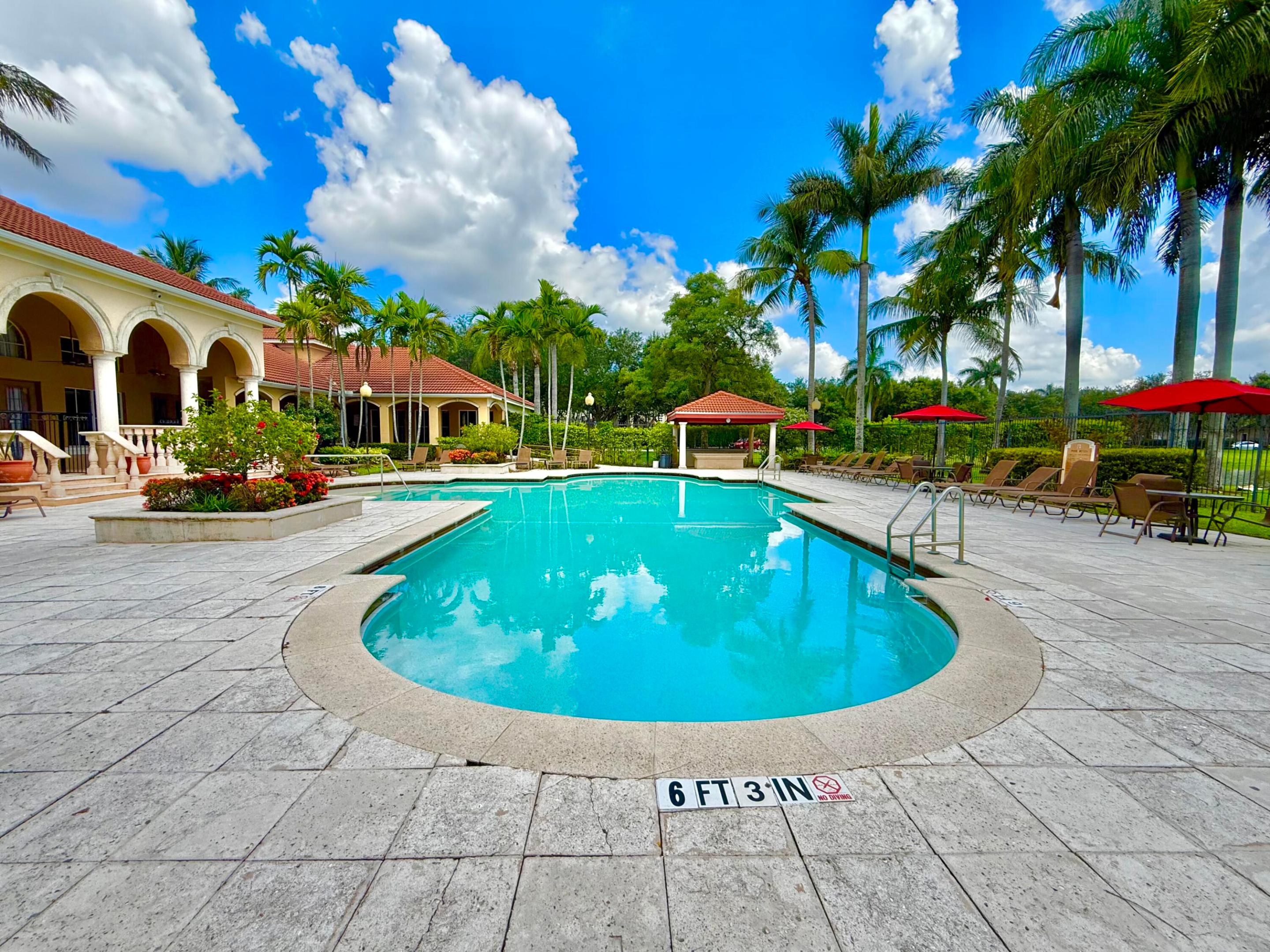 EMERALD ISLE AT LAGUNA LAKES CONDO - Residential