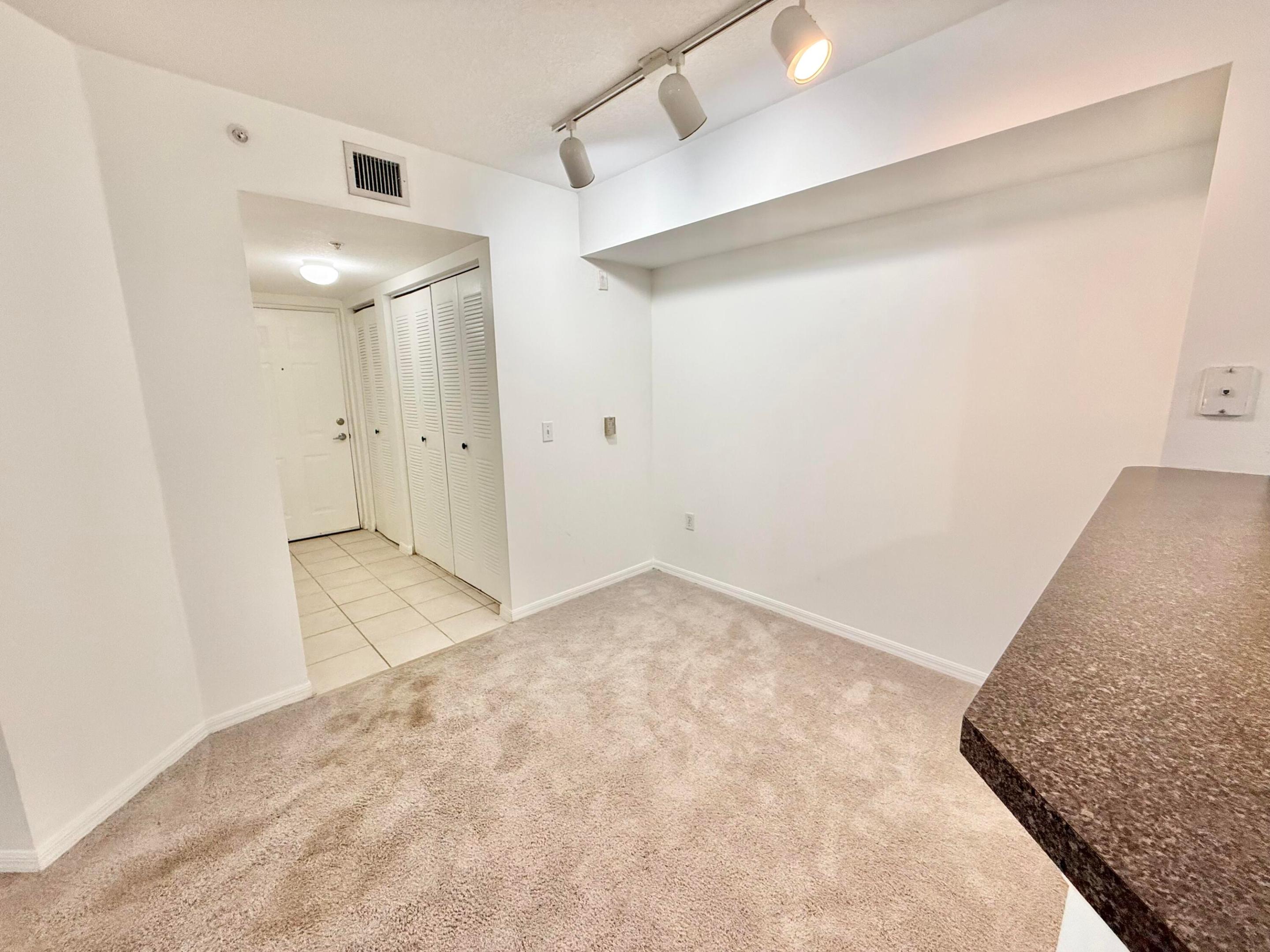 EMERALD ISLE AT LAGUNA LAKES CONDO - Residential