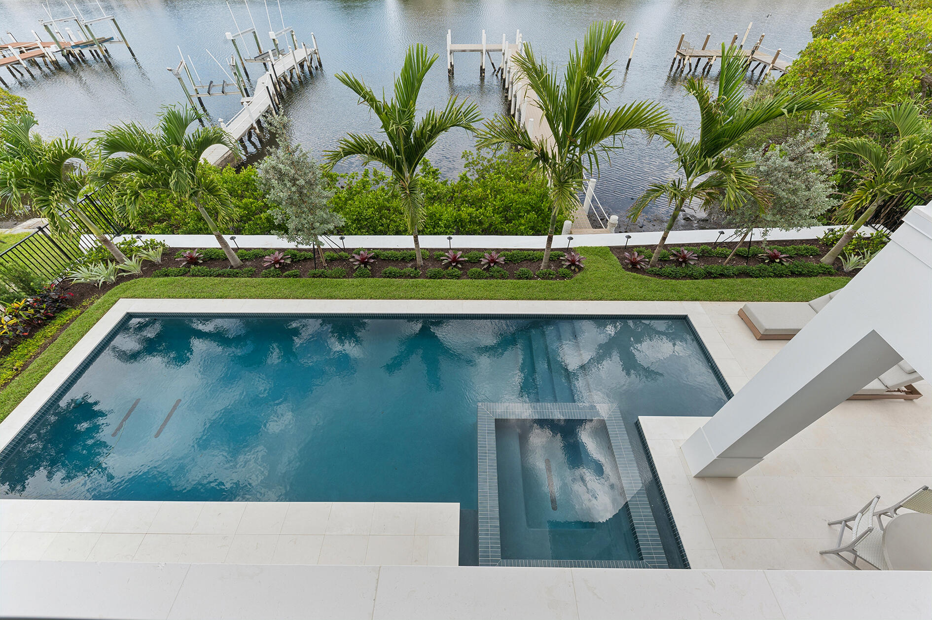 LAKE SHORES LANTANA - Residential