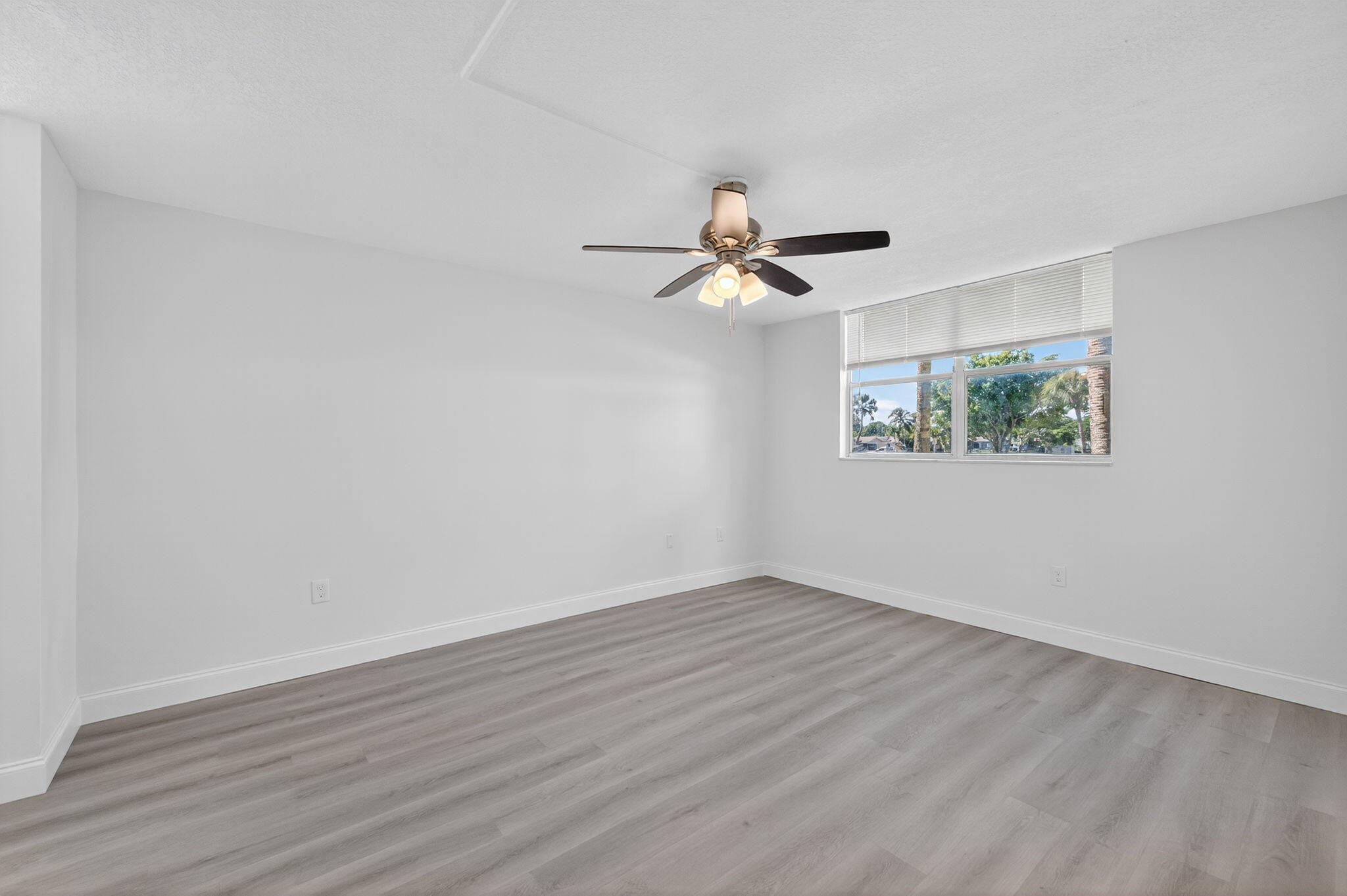 LIME BAY CONDOMINIUM 4 - Residential