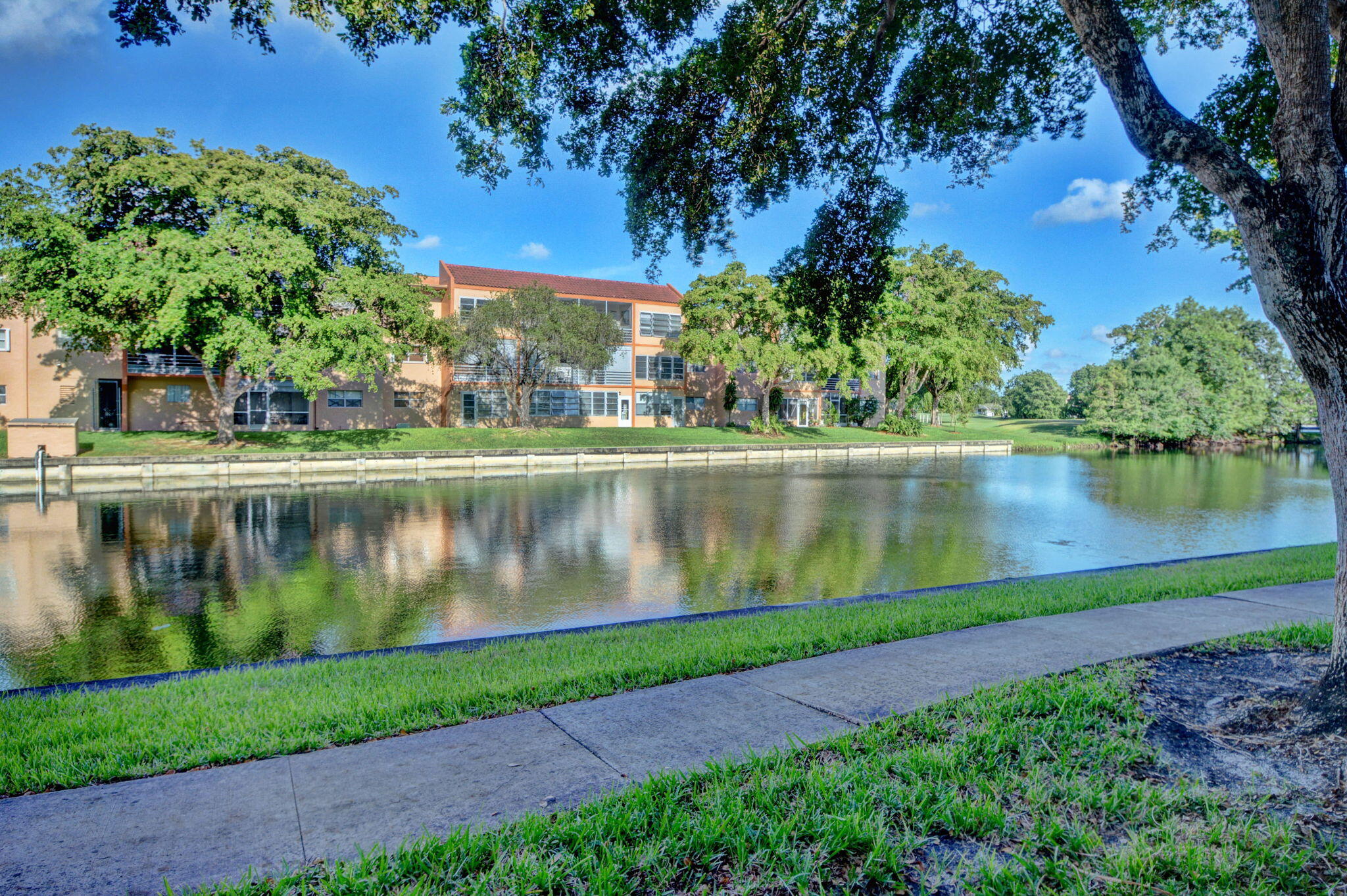 LIME BAY CONDOMINIUM 4 - Residential