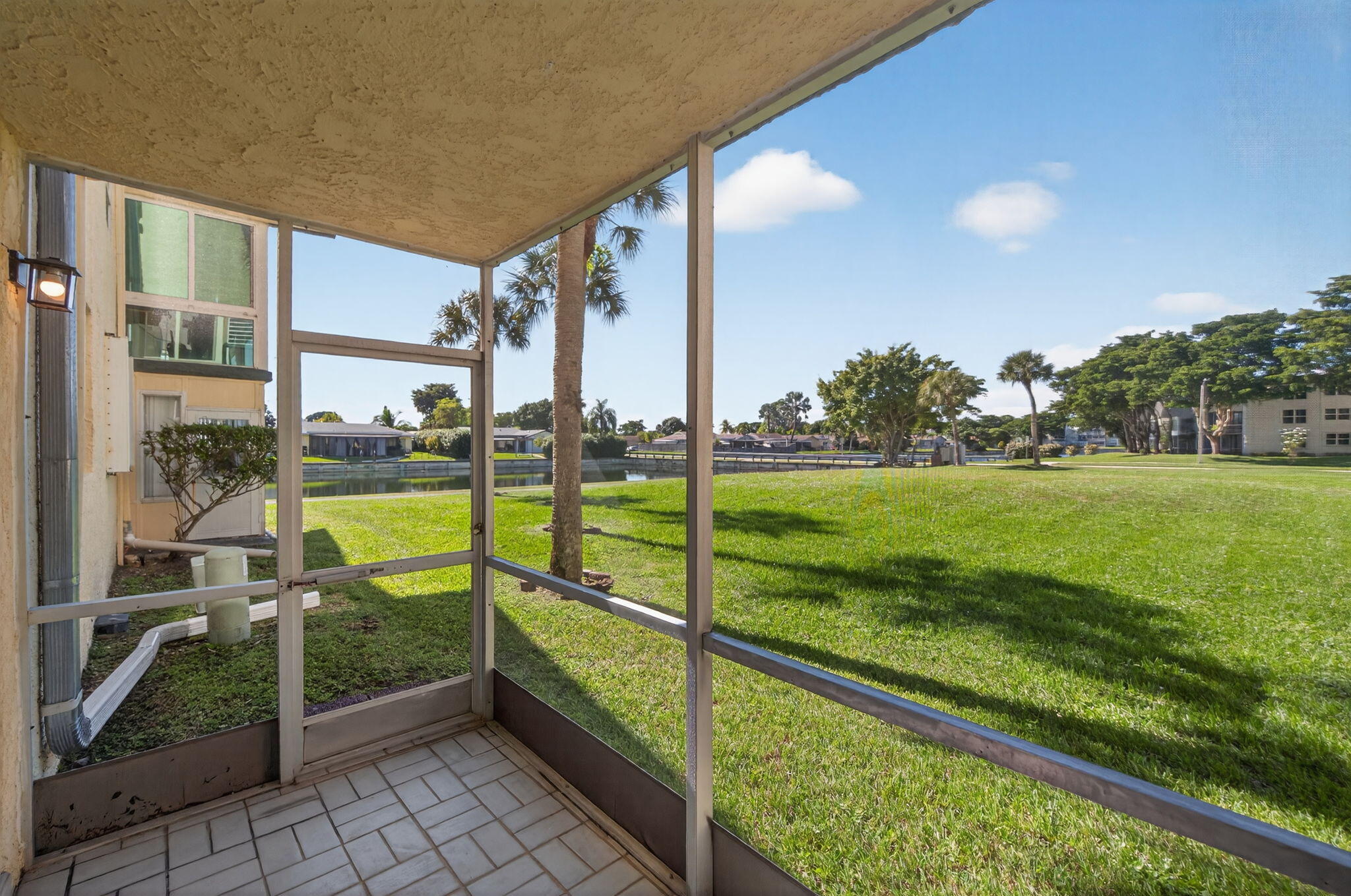 LIME BAY CONDOMINIUM 4 - Residential