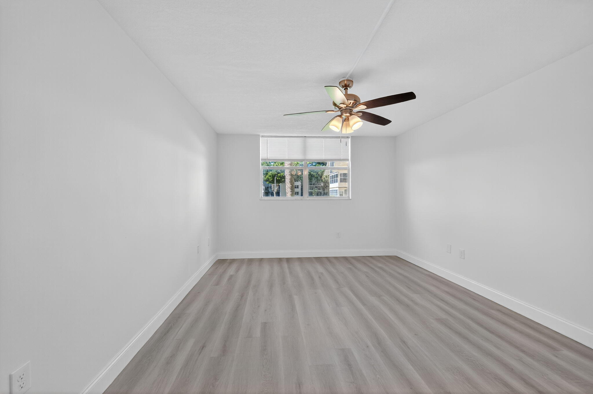 LIME BAY CONDOMINIUM 4 - Residential