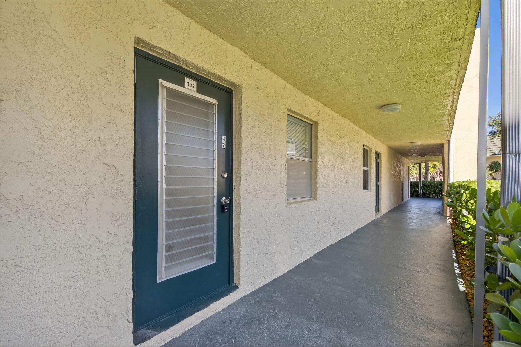 LIME BAY CONDOMINIUM 4 - Residential