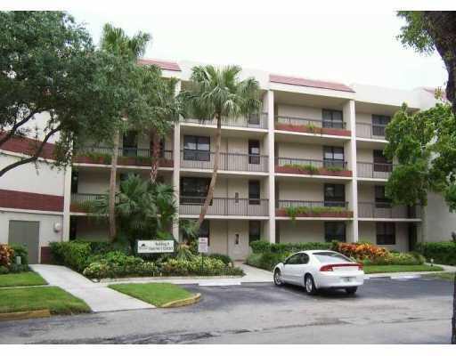 LAKES OF NEWPORT I CONDO - Residential