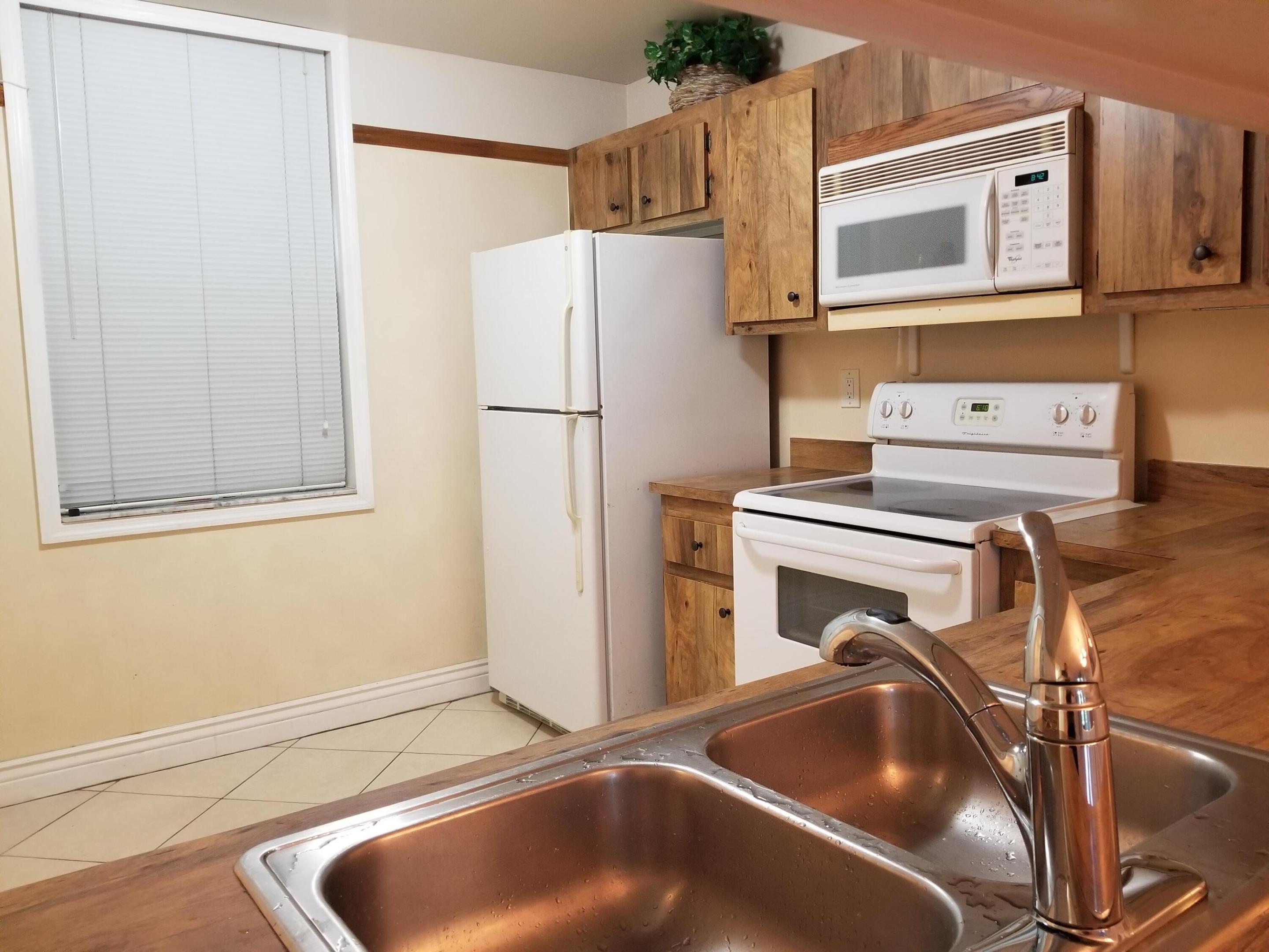 LAKES OF NEWPORT I CONDO - Residential