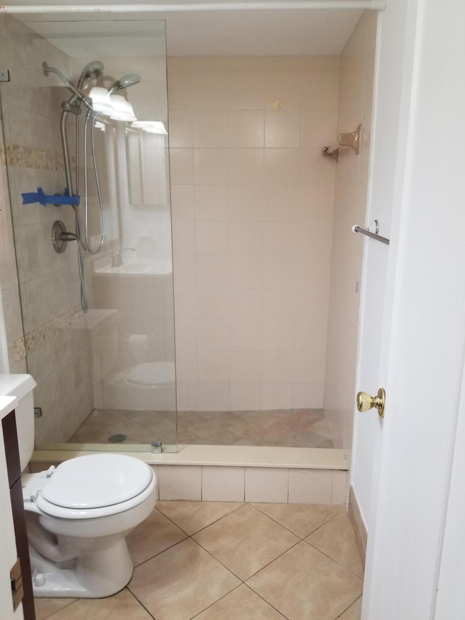 LAKES OF NEWPORT I CONDO - Residential