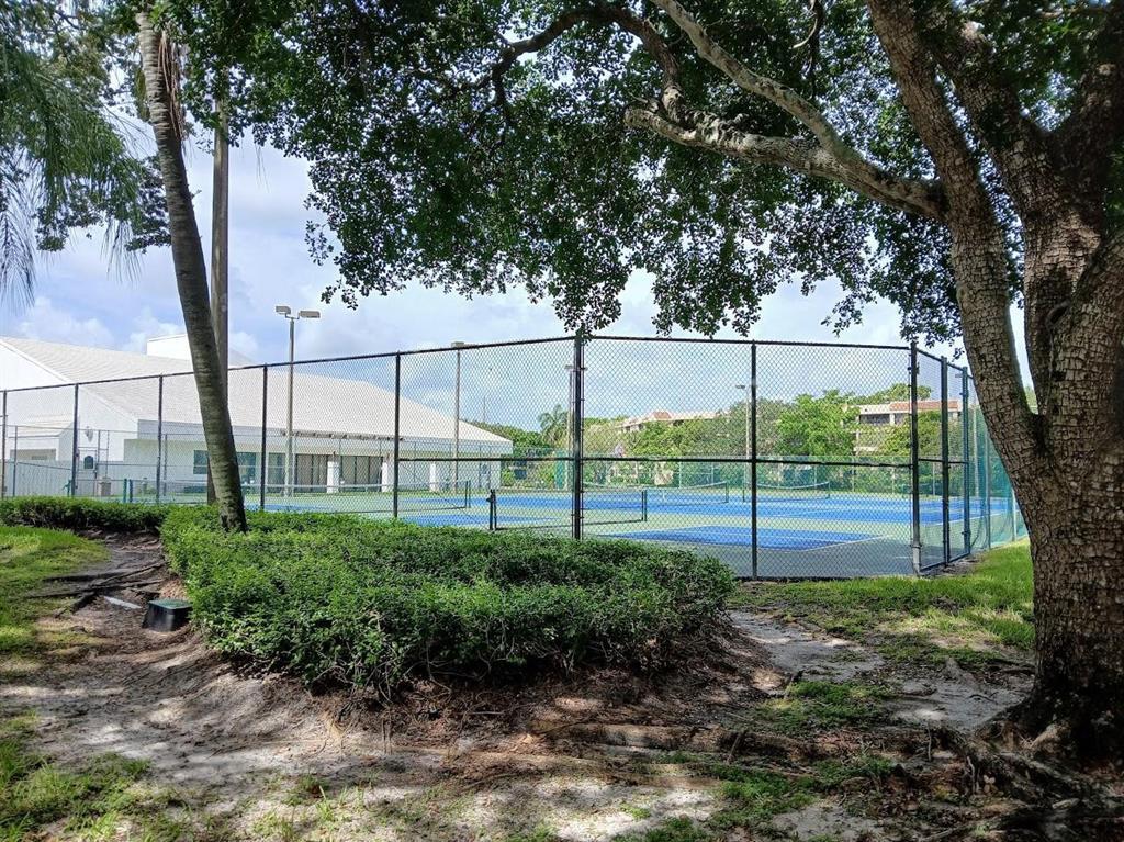LAKES OF NEWPORT I CONDO - Residential