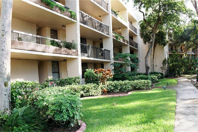 LAKES OF NEWPORT I CONDO - Residential