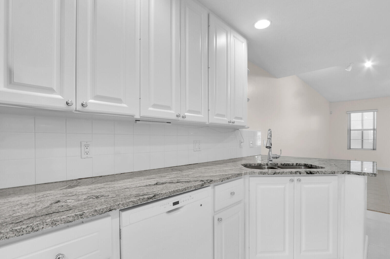 MARTINIQUE AT ABACOA 1 - Residential Lease