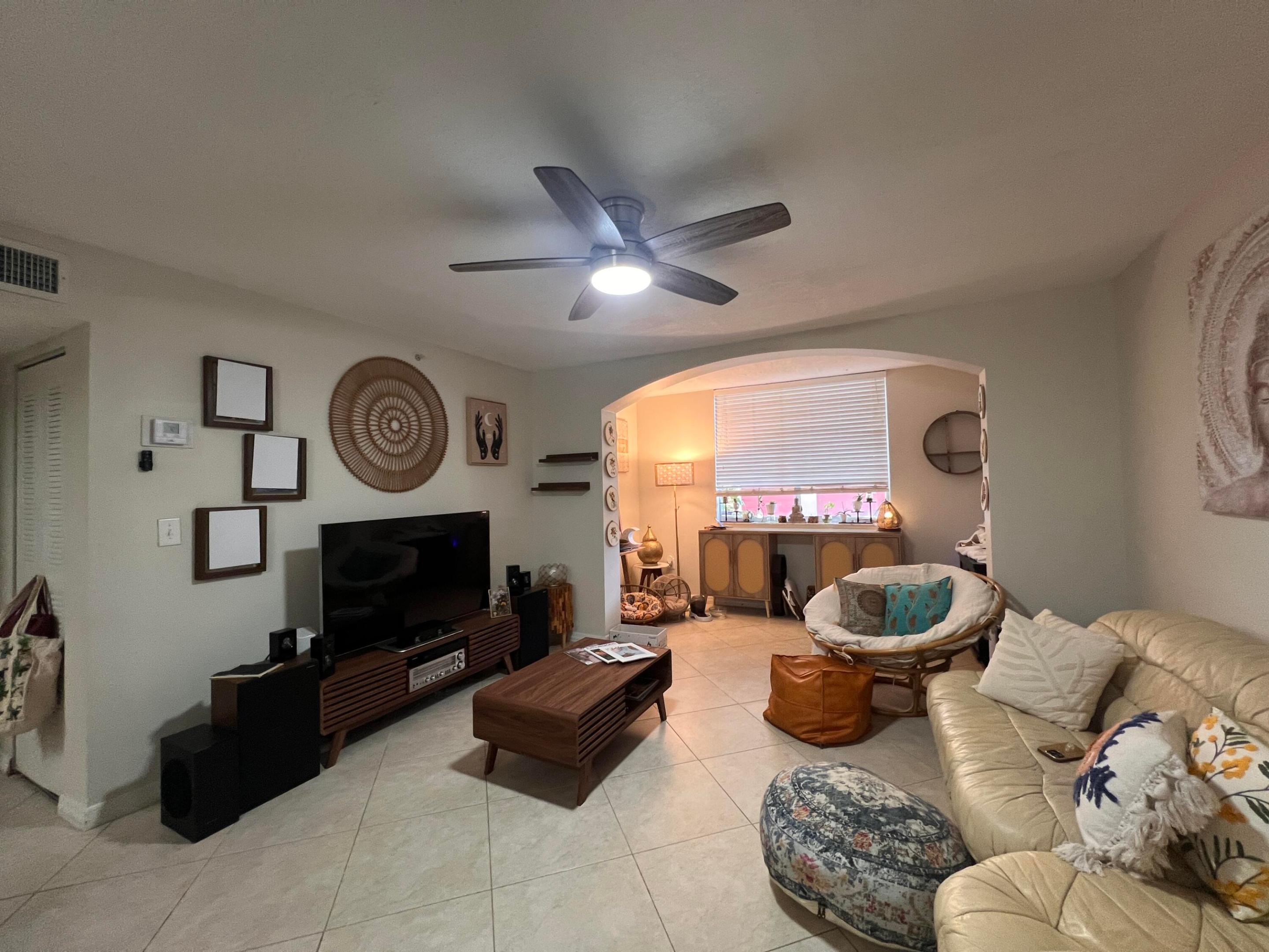 HYPOLUXOS MARINERS CAY CONDO - Residential